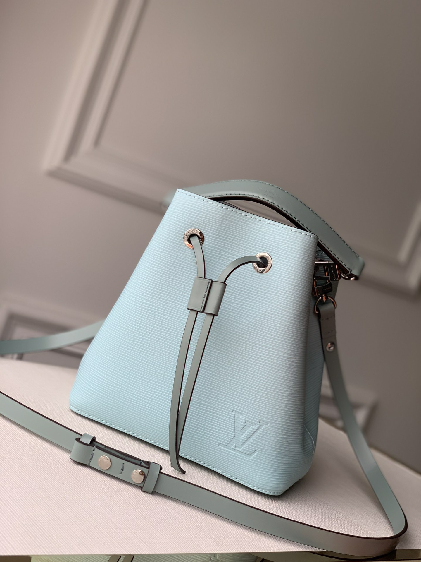 L0vis Vvtt0n Néonoé Bag