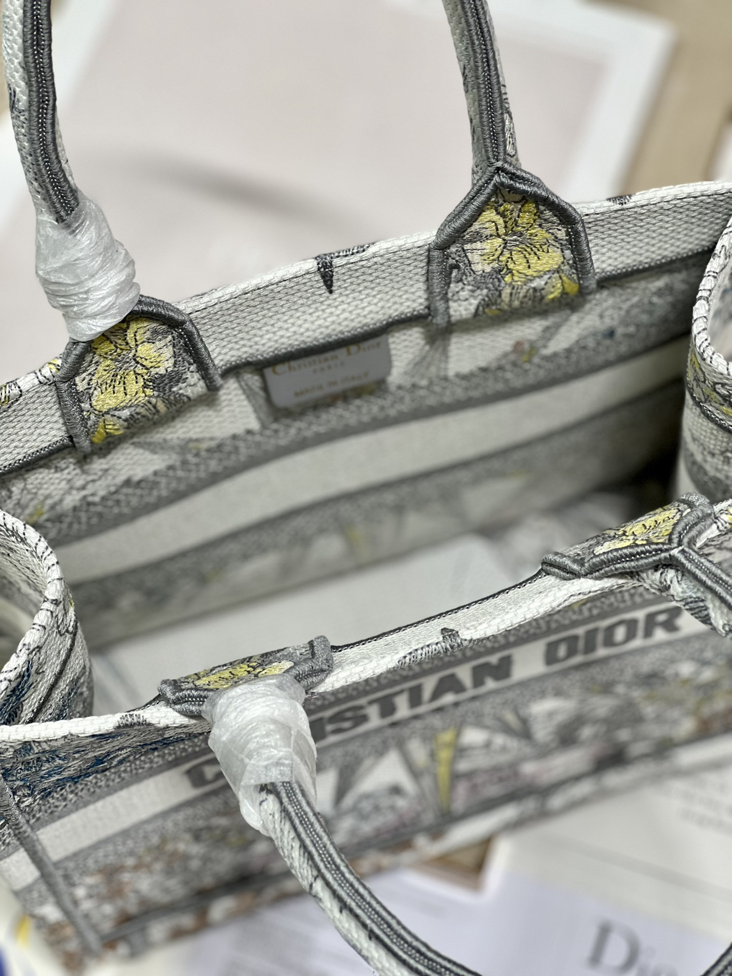 Small D10r Book Tote