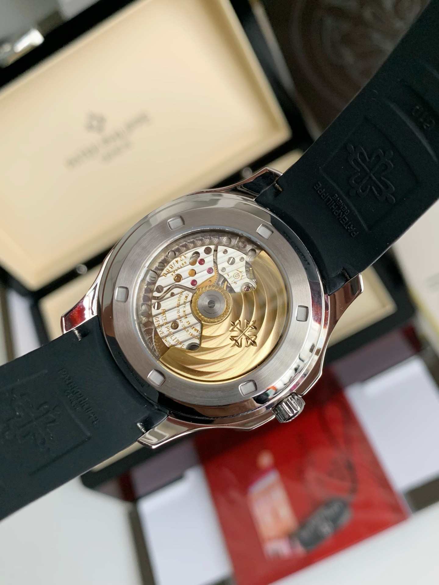 Pat*k Phi1i*pe Custom Gree n grenade 5167R series Watch