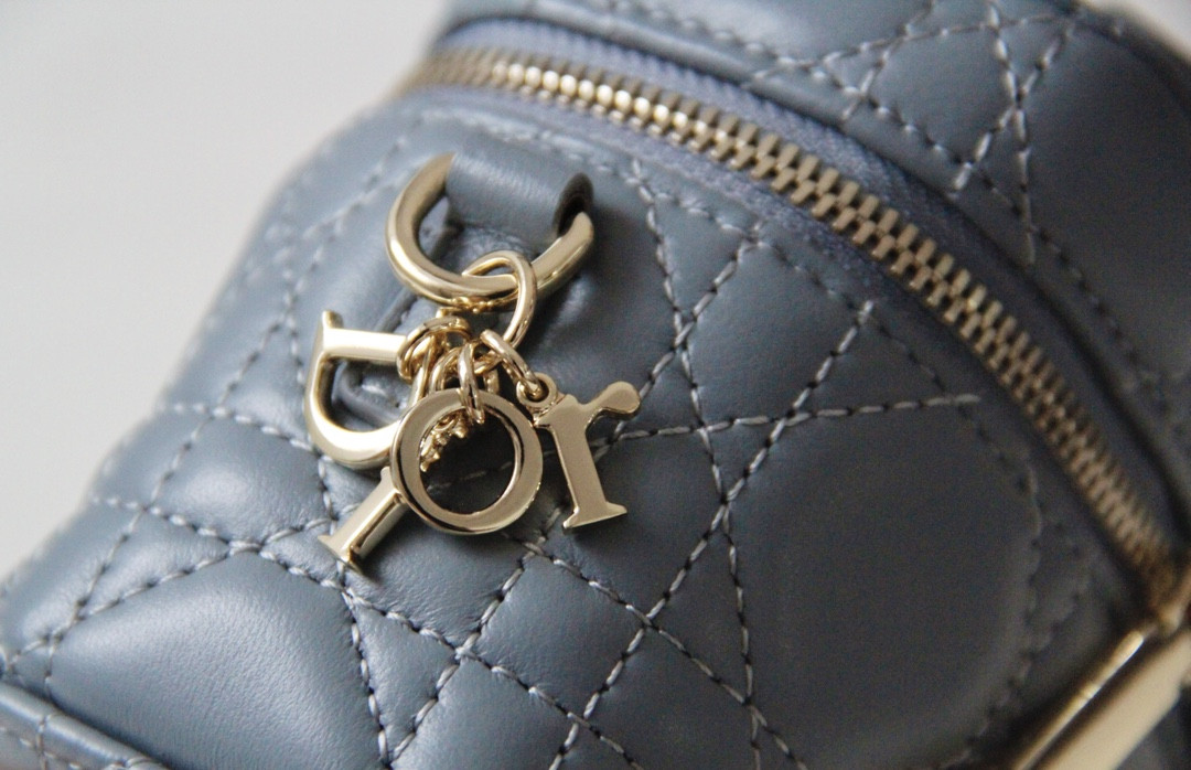 D10r Mini Travel Vanity