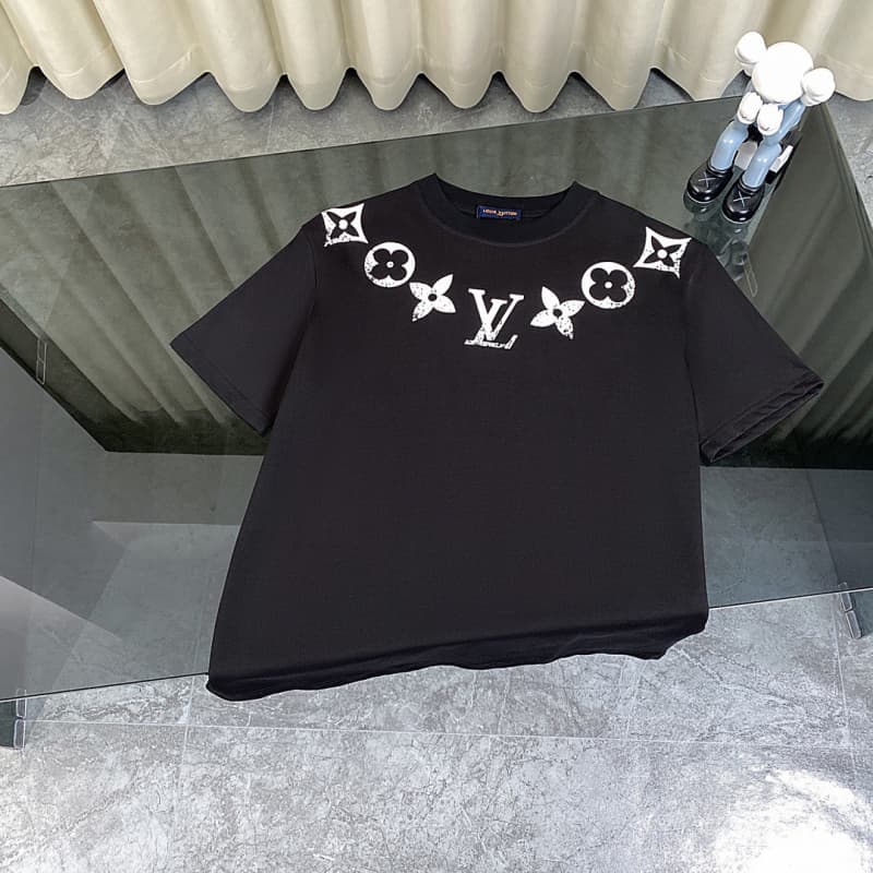 Classic Necklace T-shirt