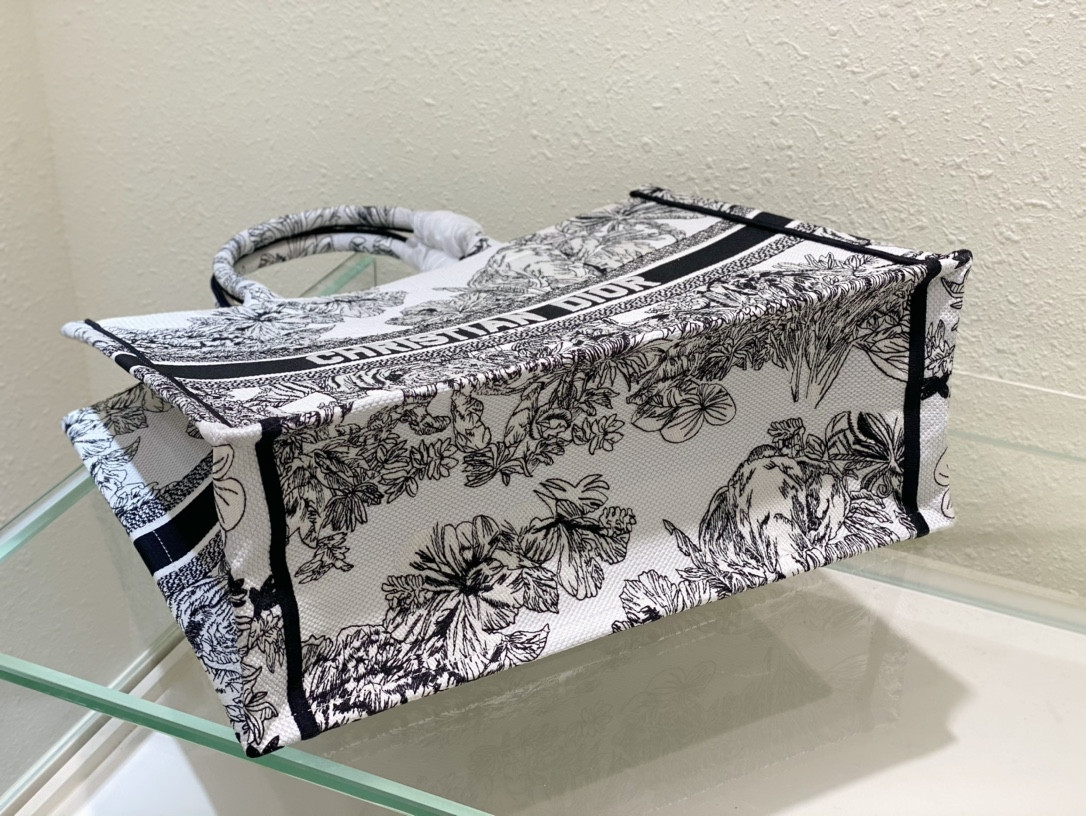 Large D10r Book Tote