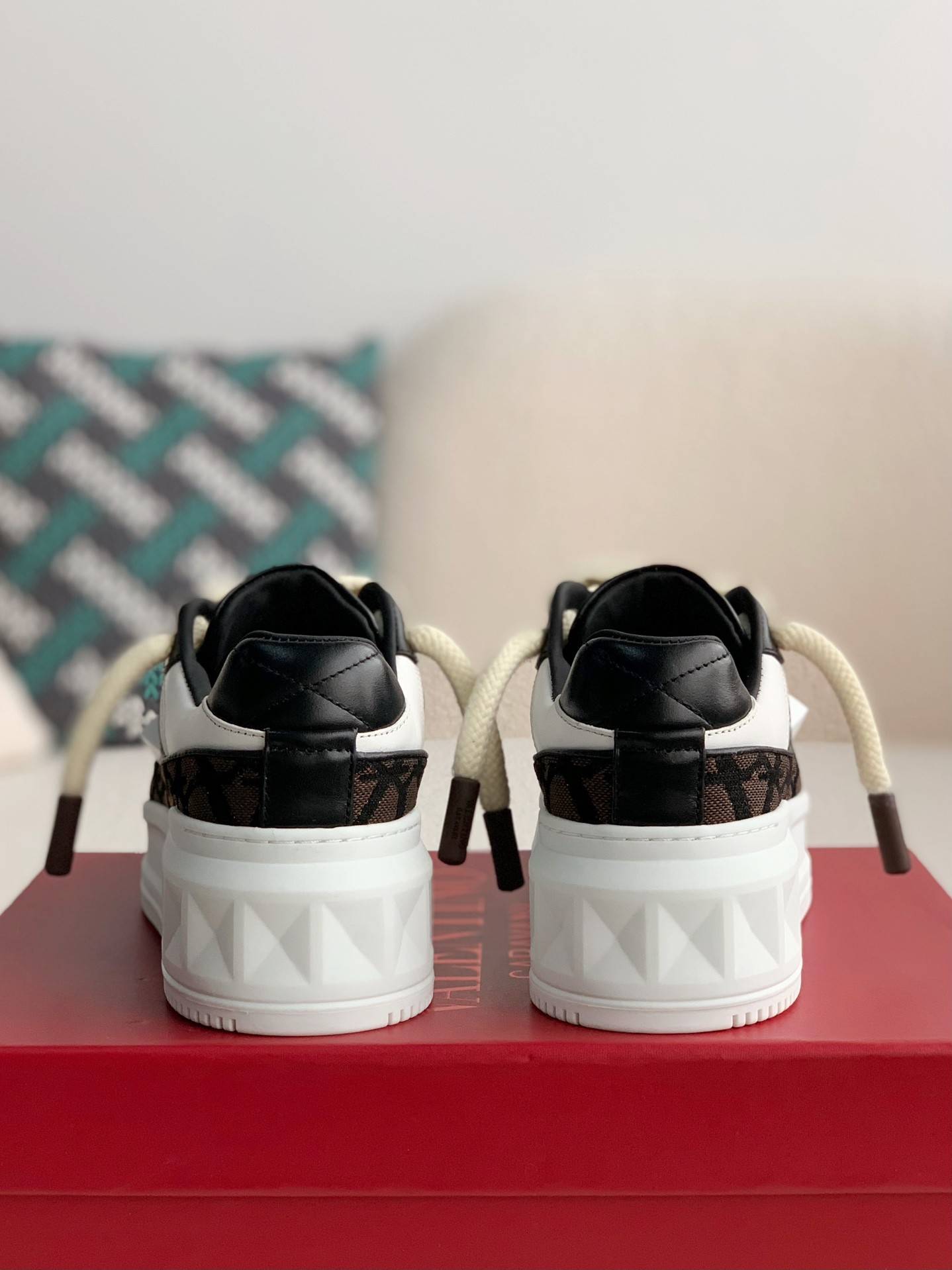 Va1e*ntin0 One Stud Sneakers