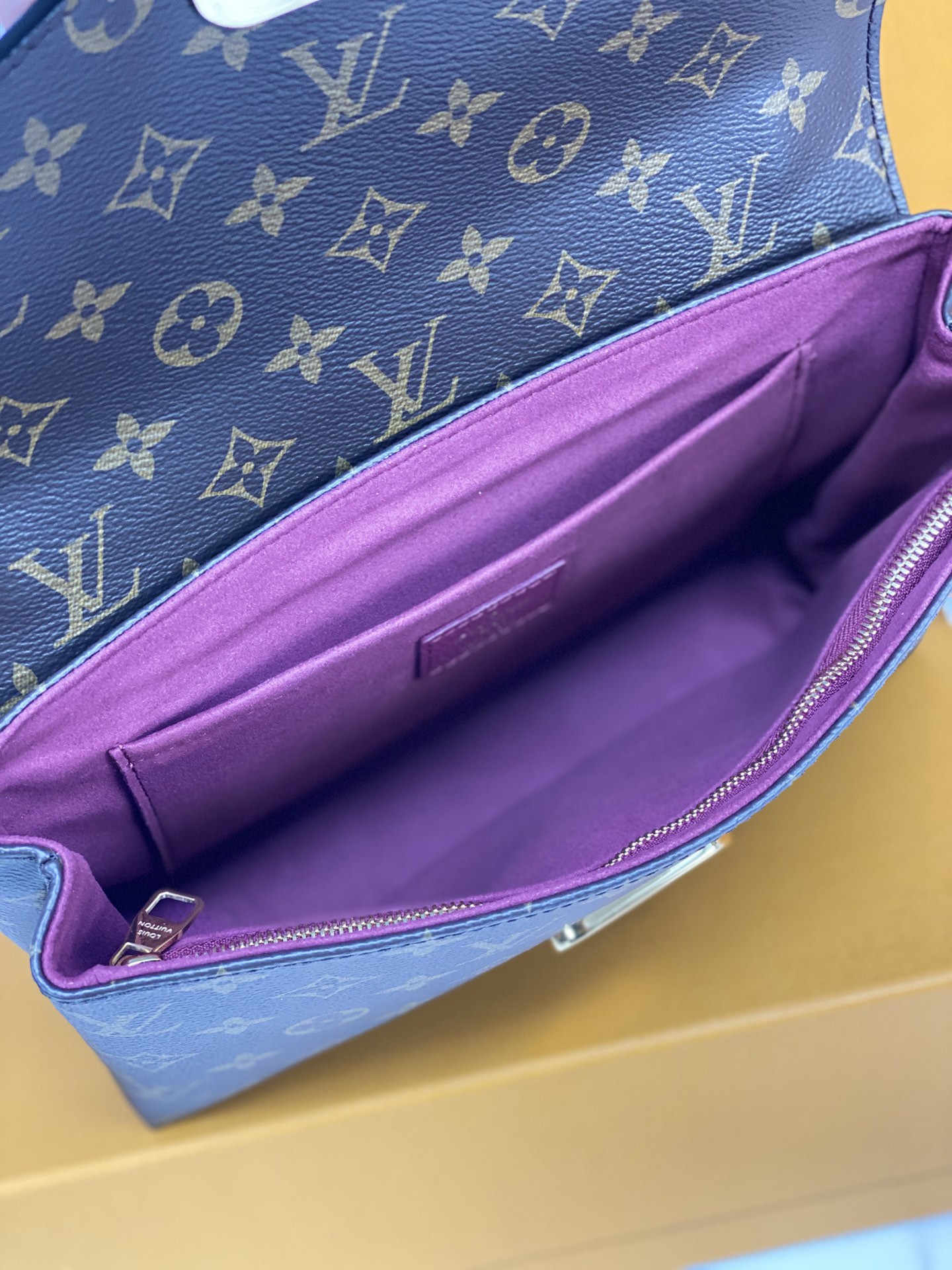 L0vis Vvtt0n Saint Placide Chain Bag