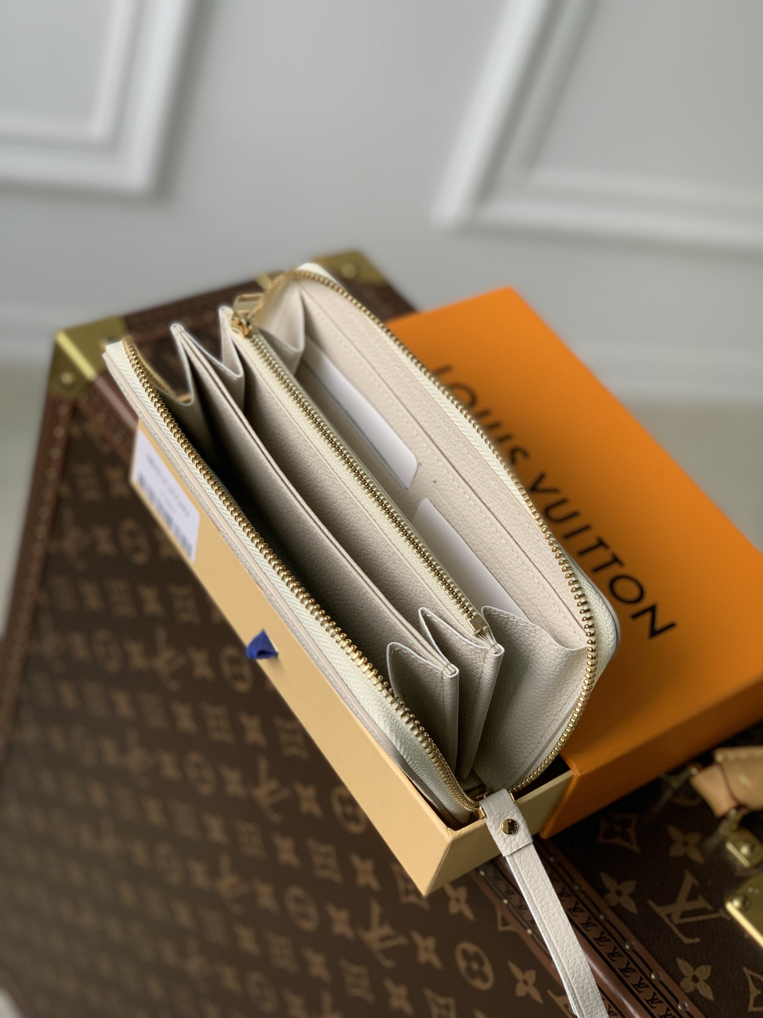 L0vis Vvtt0n Zippy Wallet Bag