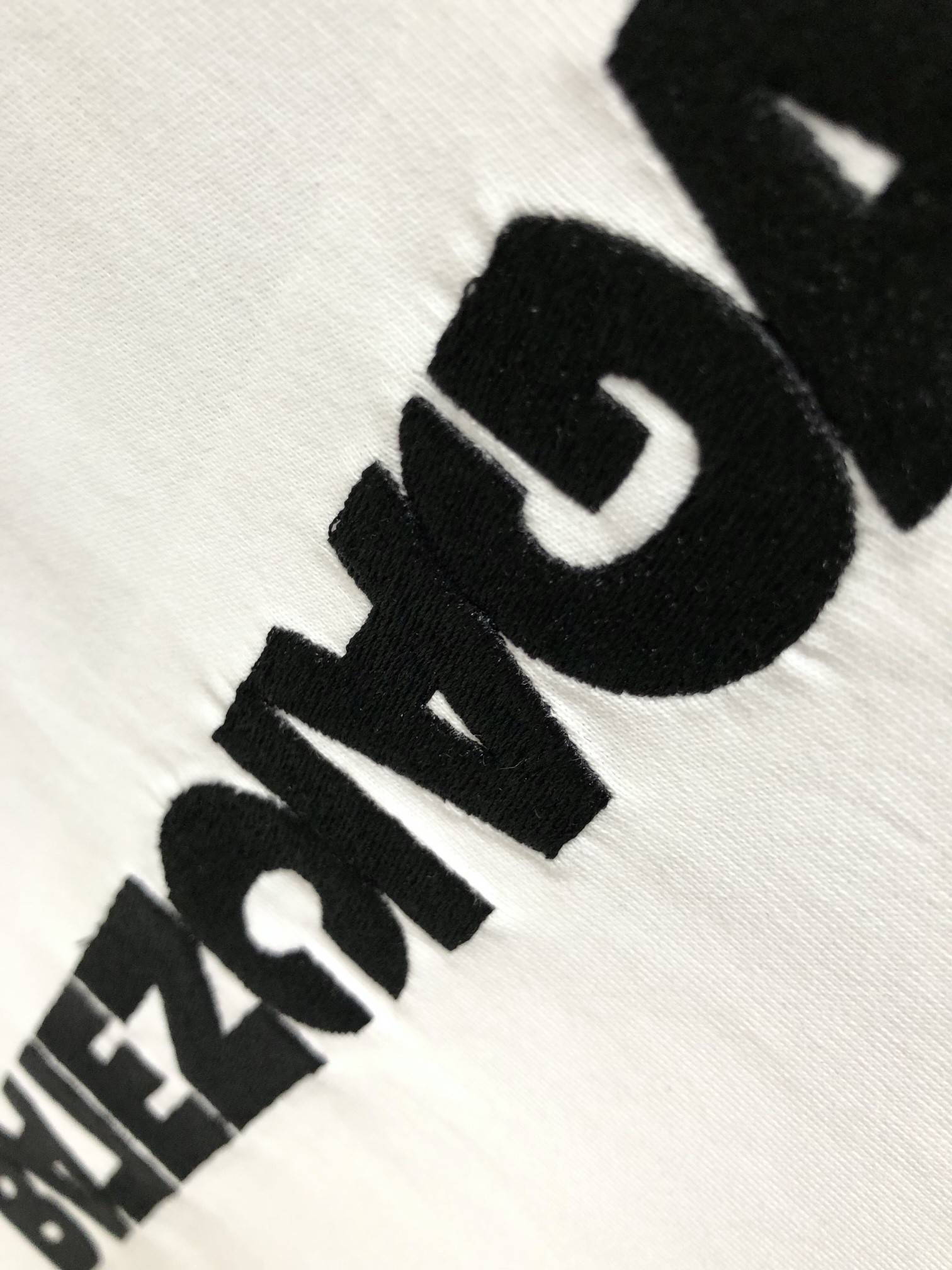 Ba1en*iaga Green laser logo embroidered T-SHIRT with letters