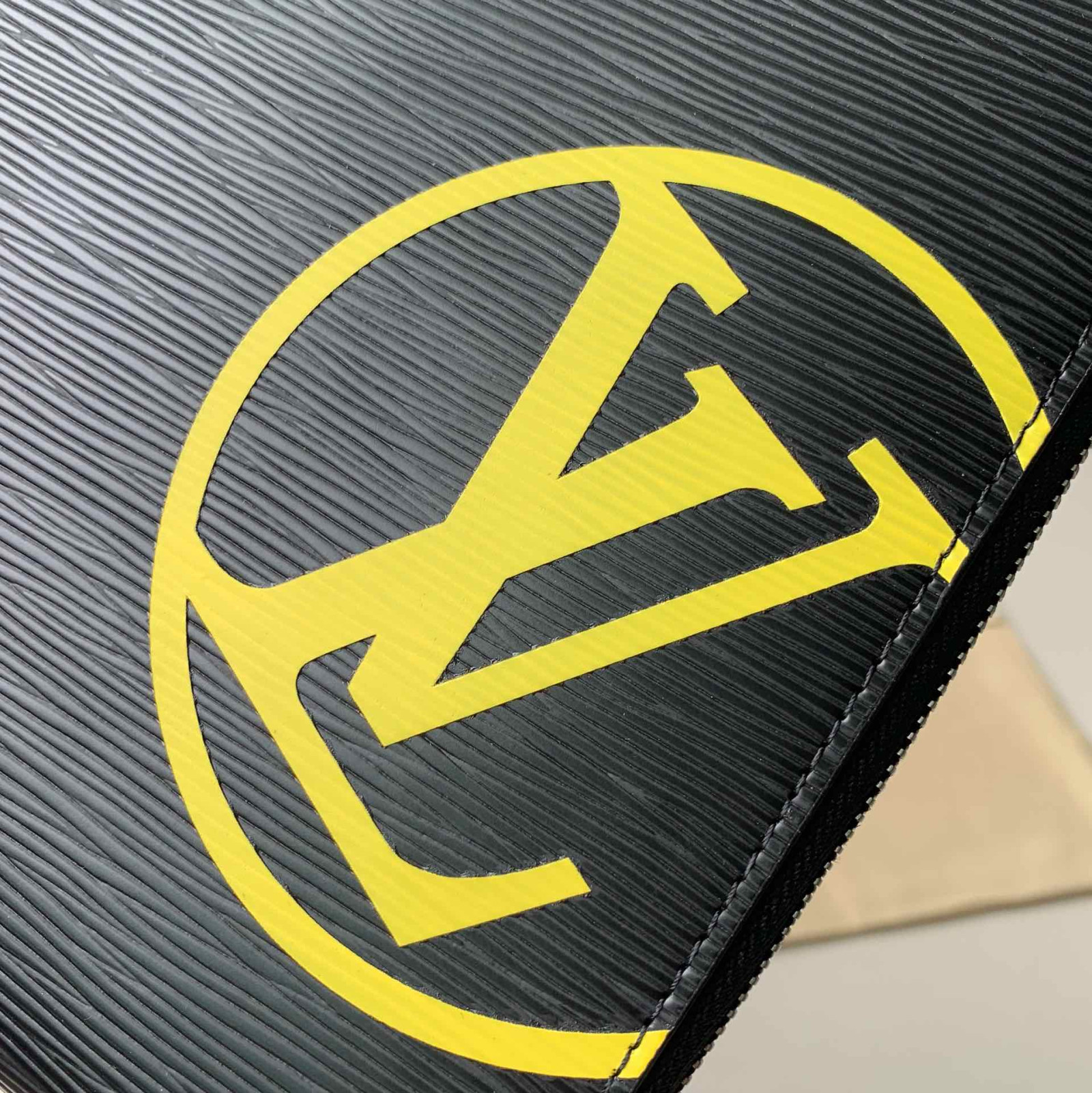 L0vis Vvtt0n Pochette Jour Bag