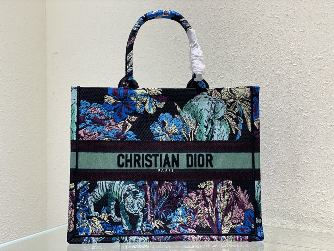 Large D10r Book Tote