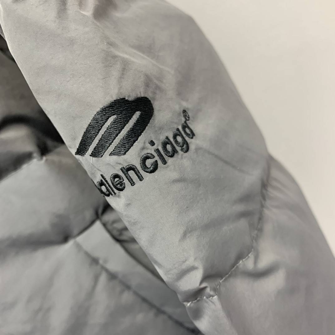 Ba1en*iaga embroidered down jacket