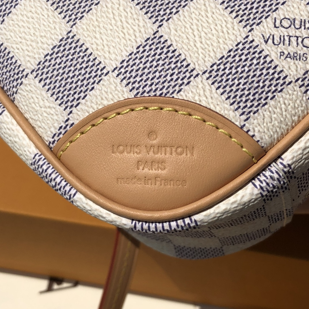 L0vis Vvtt0n Deauville Bag