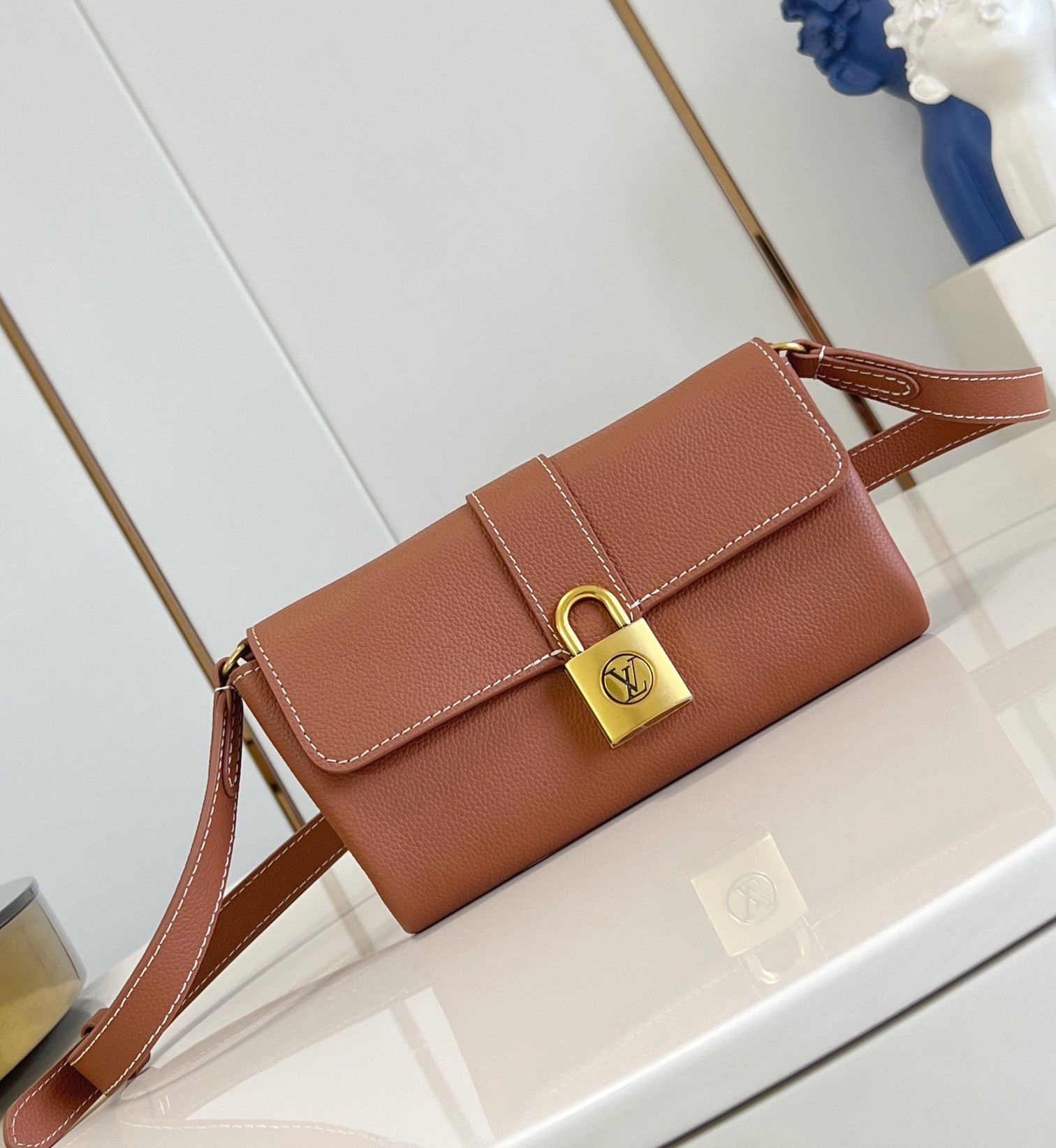 L0vis Vvtt0n Wallet On Chain Handbag