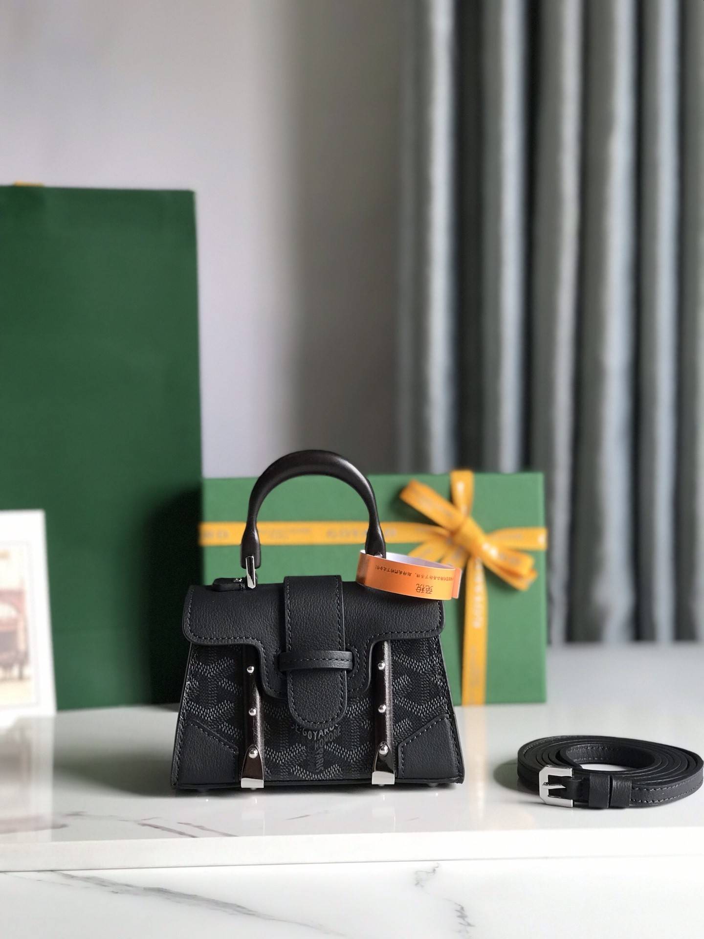 ?G09ard Sa?gon nano bag, top quality!   Size: 14.5 * 11.5 * 7.5cm