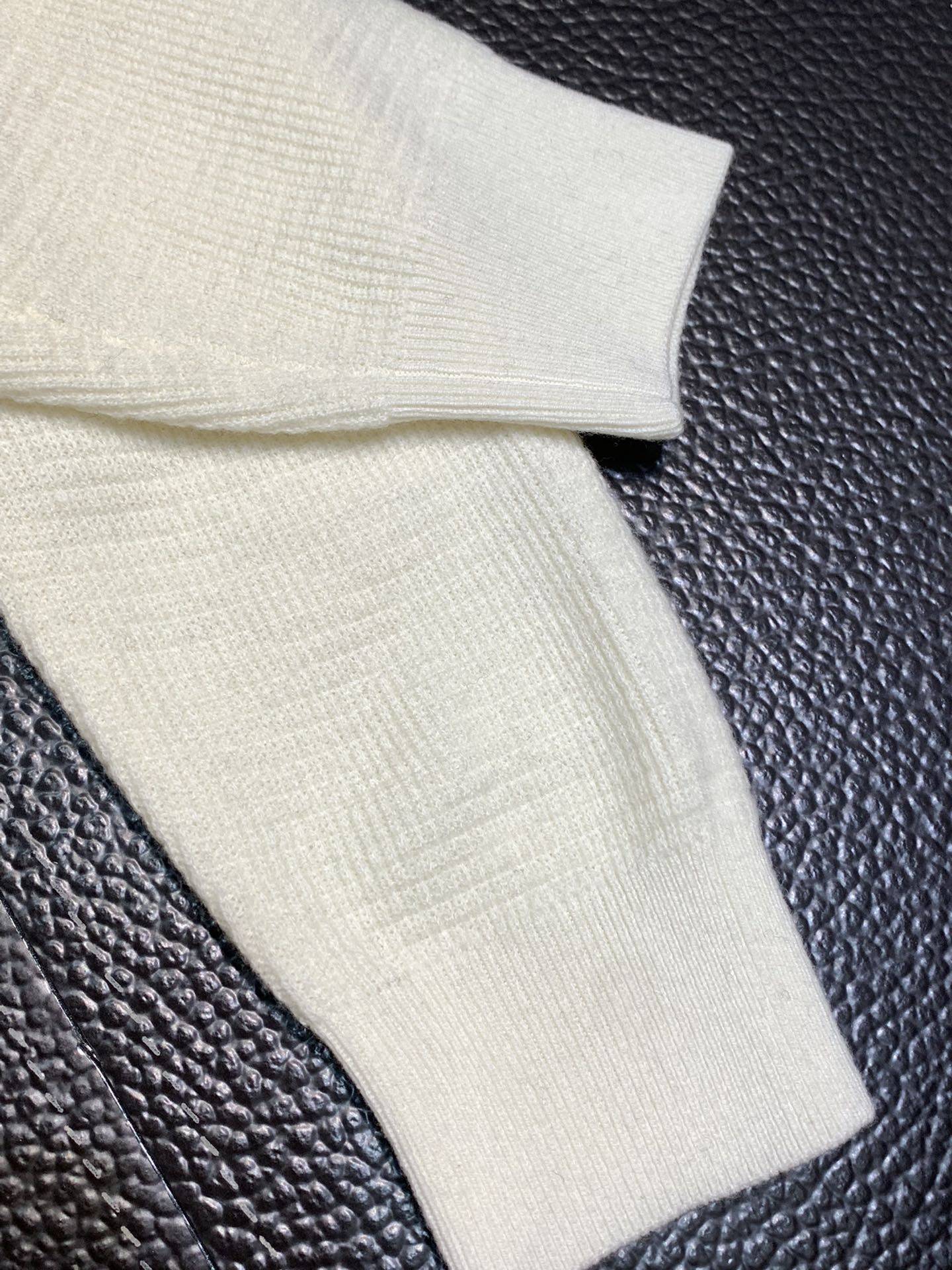 Pra*a Knitted sweaters