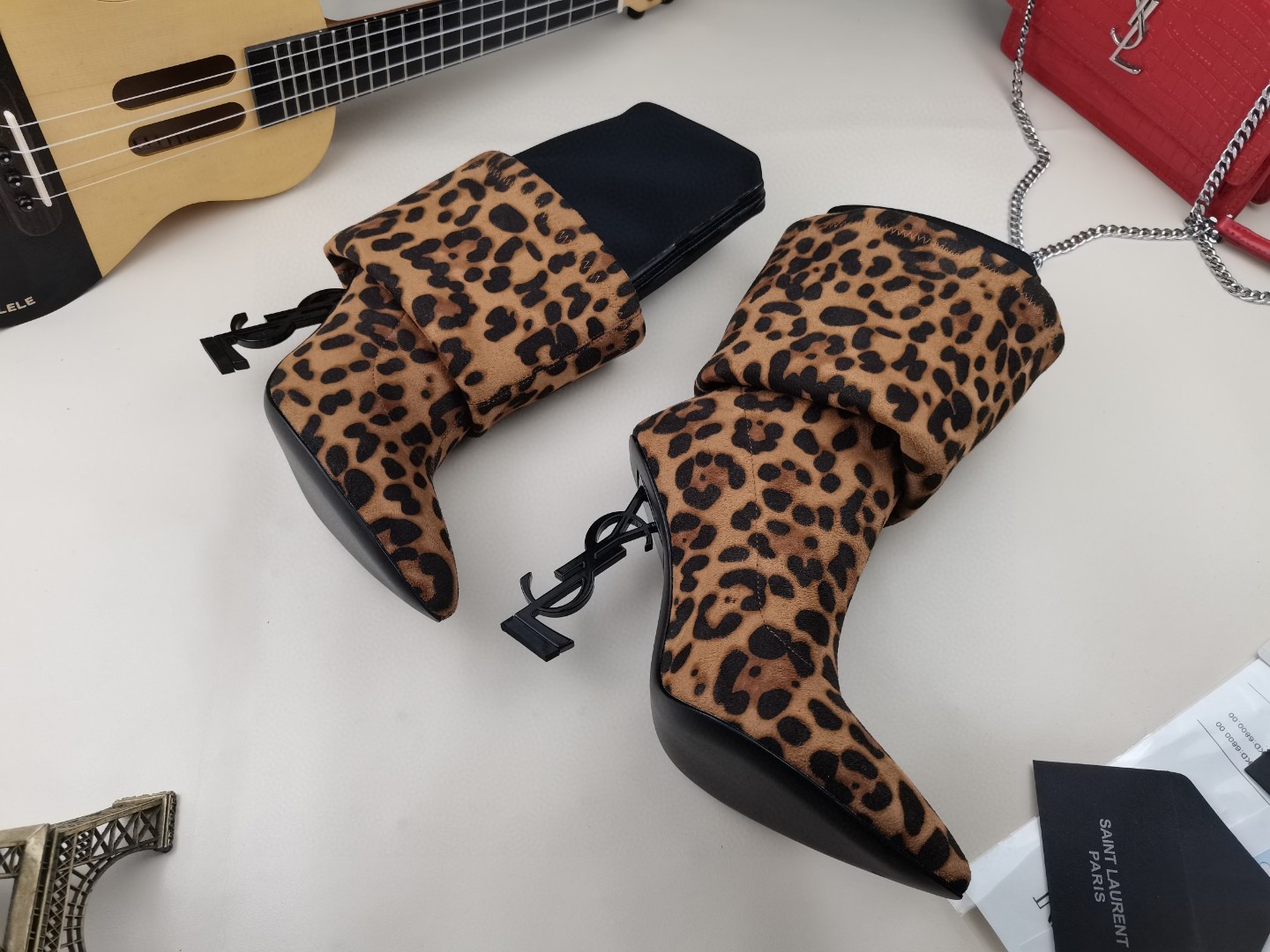 Y51 classic letter metal heel 22-inch boots, elastic boots Heel height: 10.5CM Size: 35-42 (41.42 custom-made, no return or exchange)