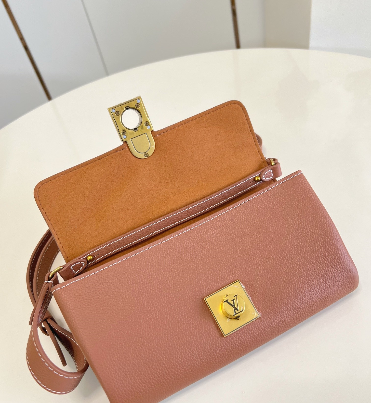 L0vis Vvtt0n Wallet On Chain Handbag