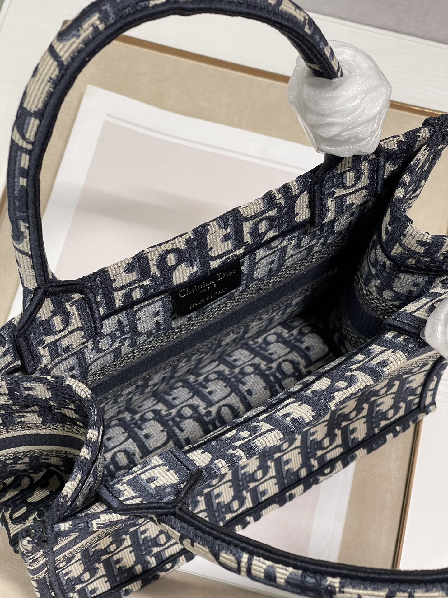 Small D10r Book Tote