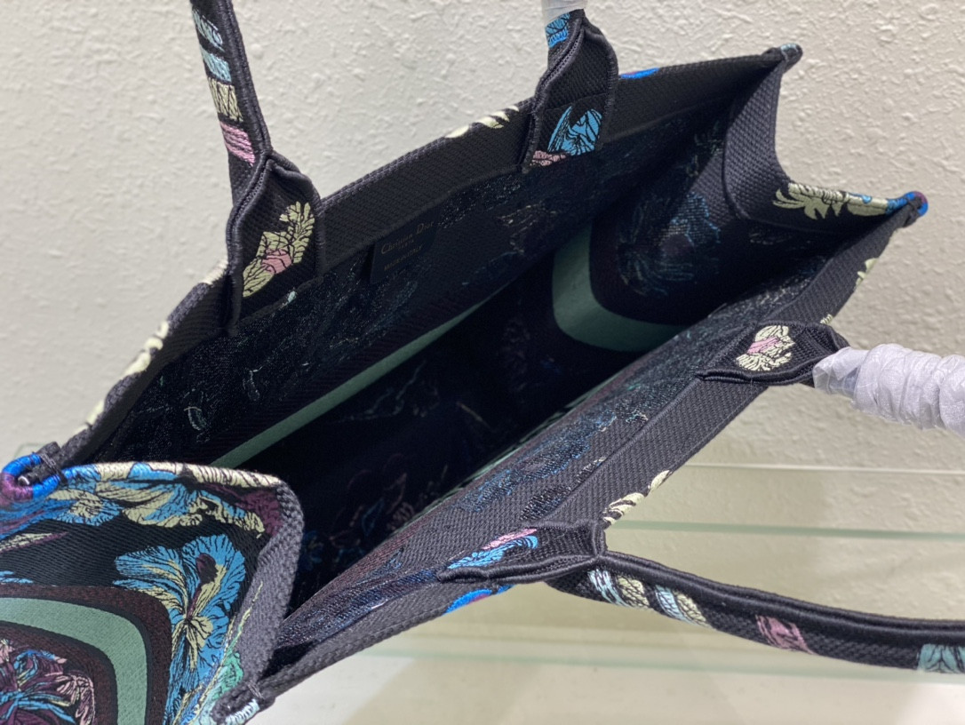 Large D10r Book Tote