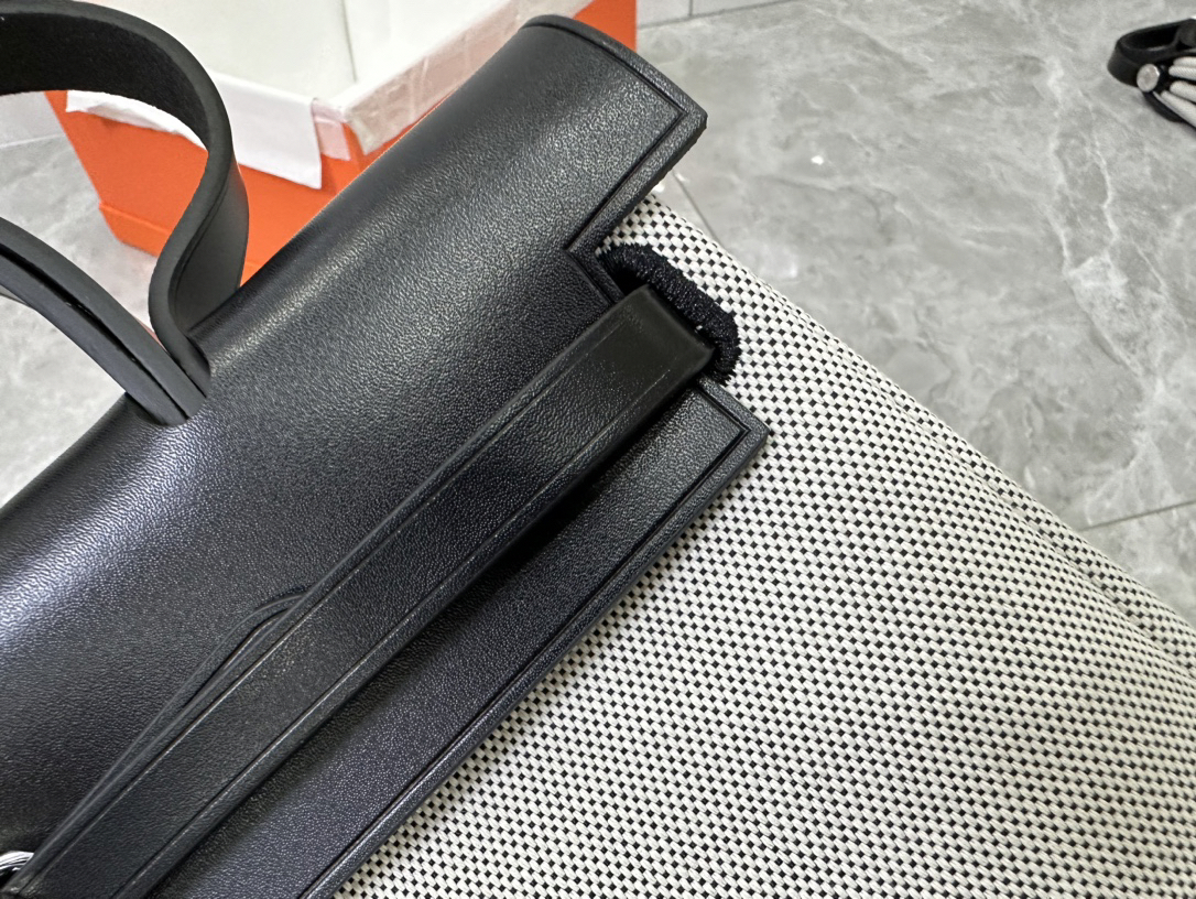 H**me5 limited edition color matching Herbag Size: 31cm