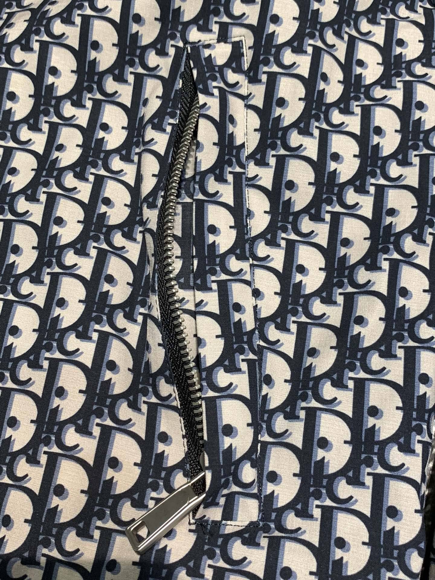 D10r hooded windbreaker jacket