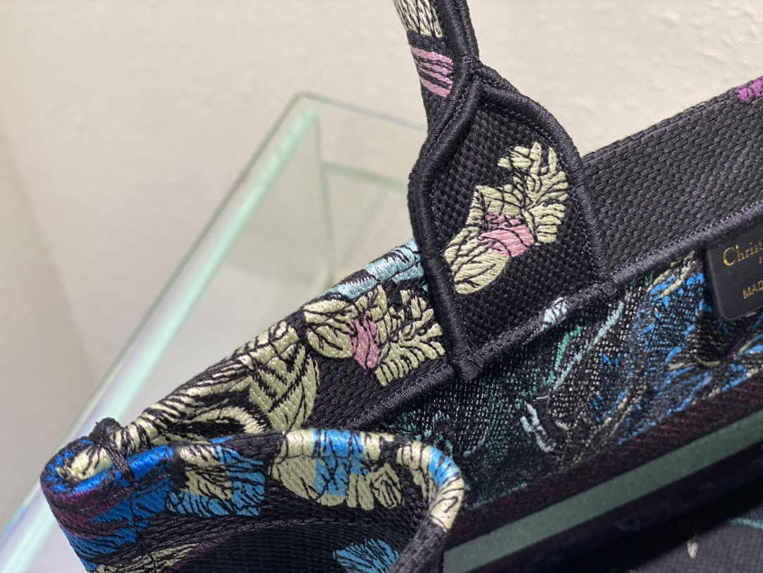 Large D10r Book Tote