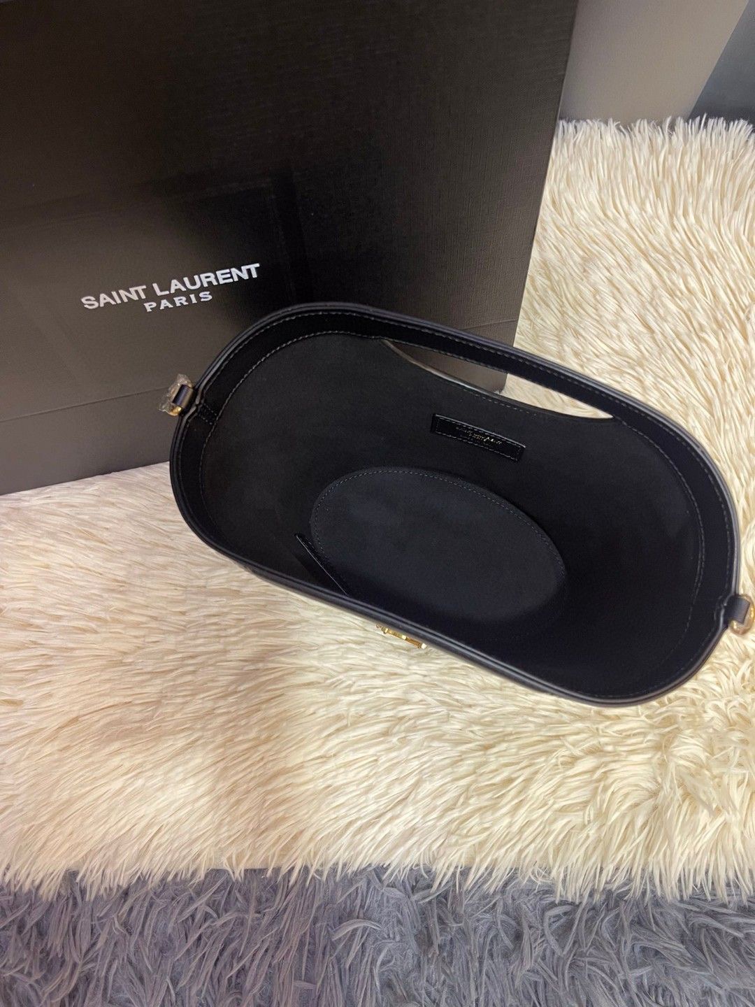 Y51 LEATHER New Edition Basket Smooth Tote Bag Style: 791069 Size: 29x19.5x10CM