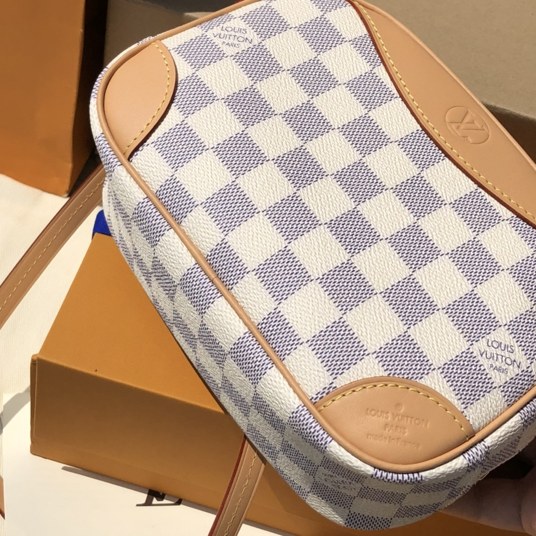 L0vis Vvtt0n Deauville Bag