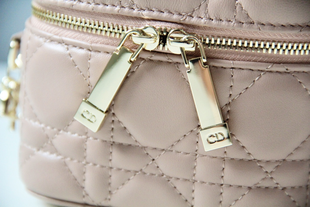 D10r Mini Travel Vanity