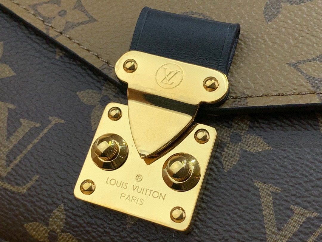 L0vis Vvtt0n Pochette Métis East West Bag