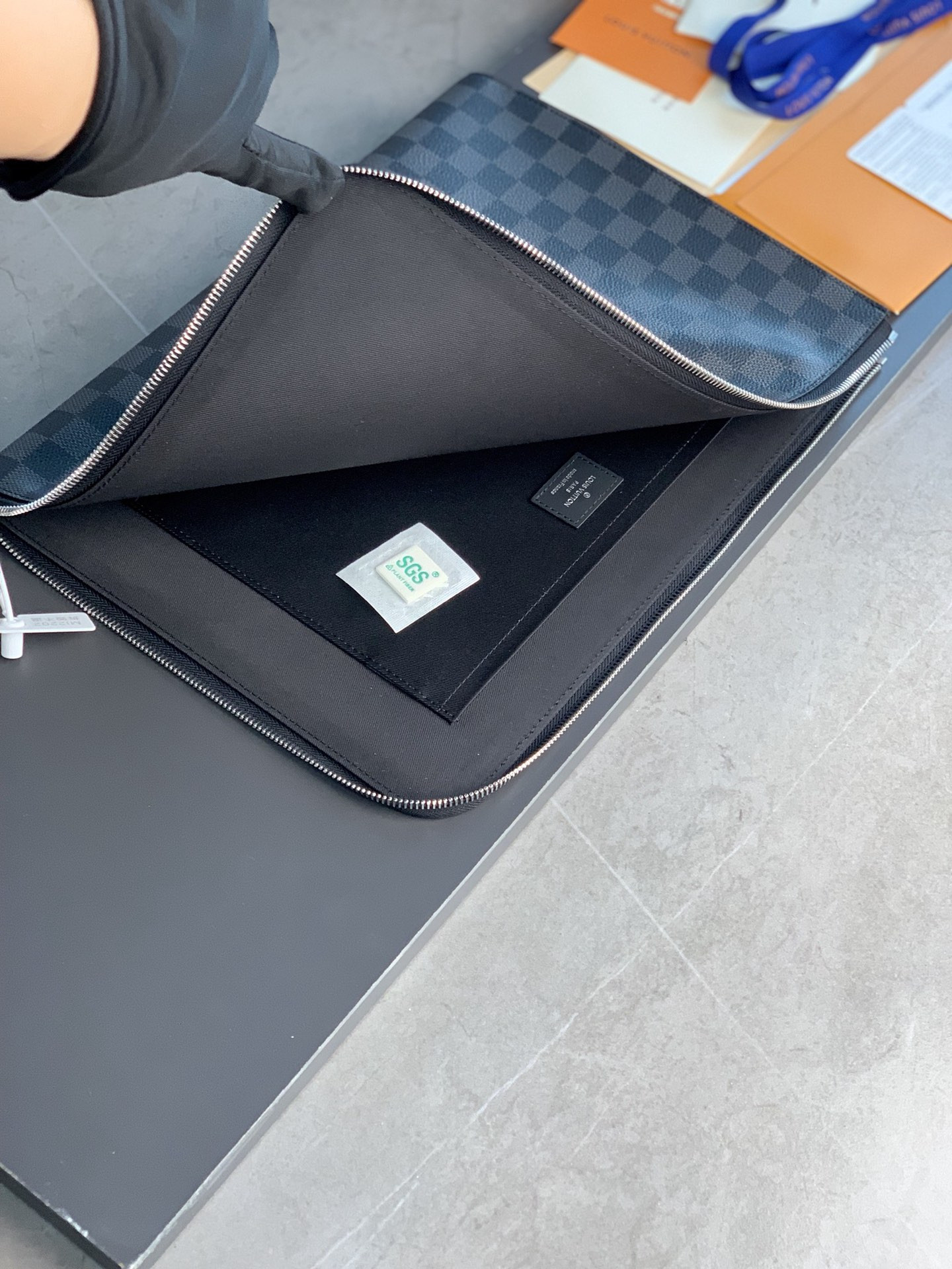 L0vis Vvtt0n Pochette Jour Bag