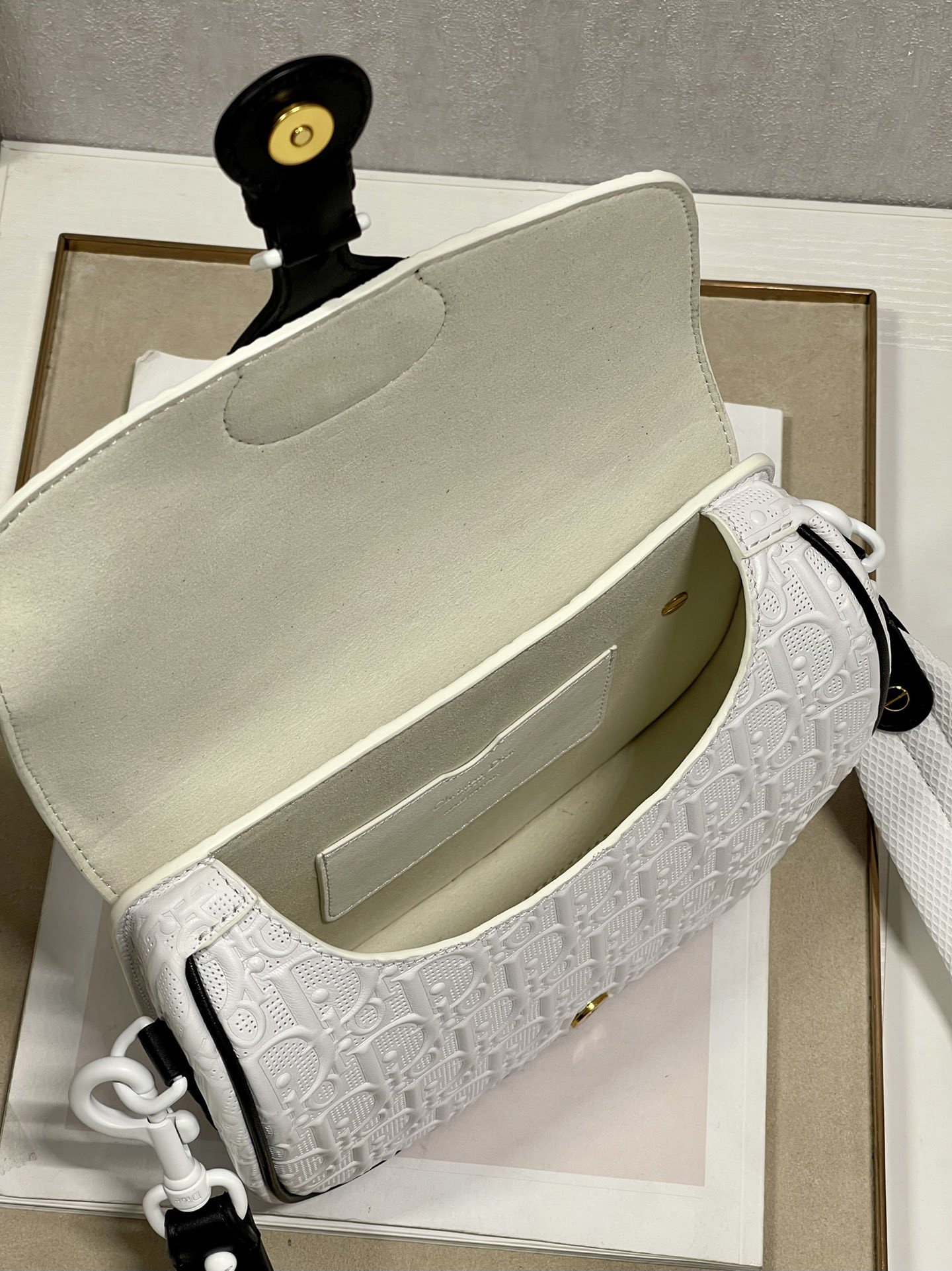 Medium D10r Bobby Bag