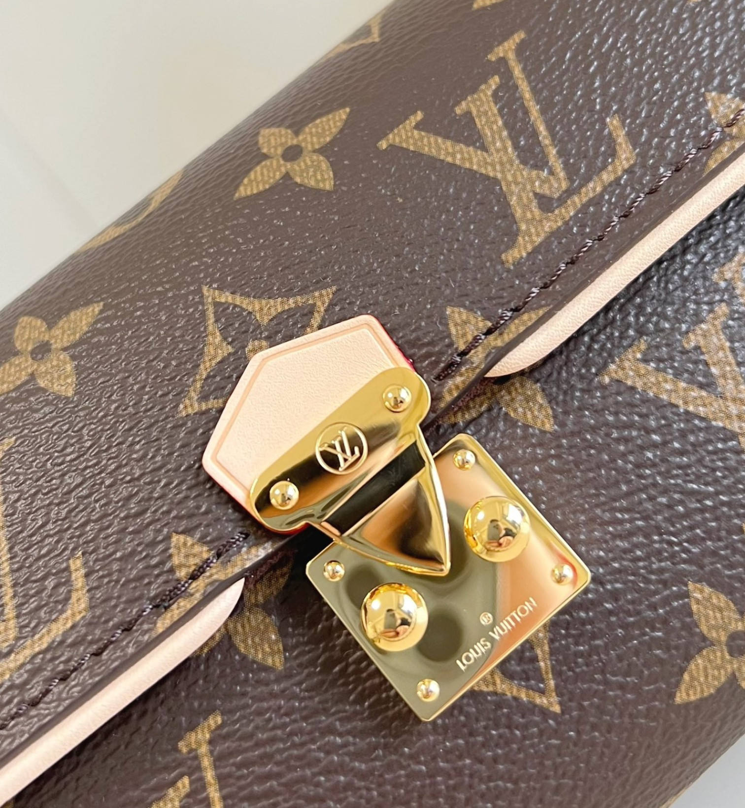 L0vis Vvtt0n Pochette Camille Handbag