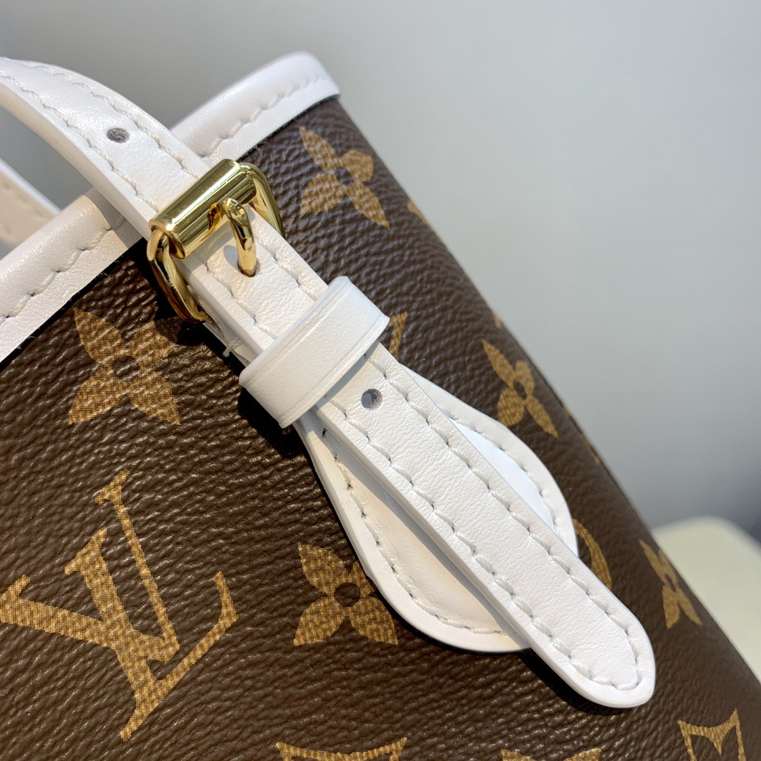 L0vis Vvtt0n Nano Bucket Bag