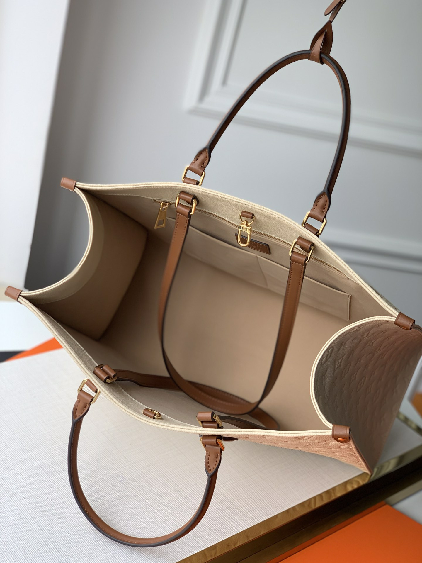 L0vis Vvtt0n Onthego Bag