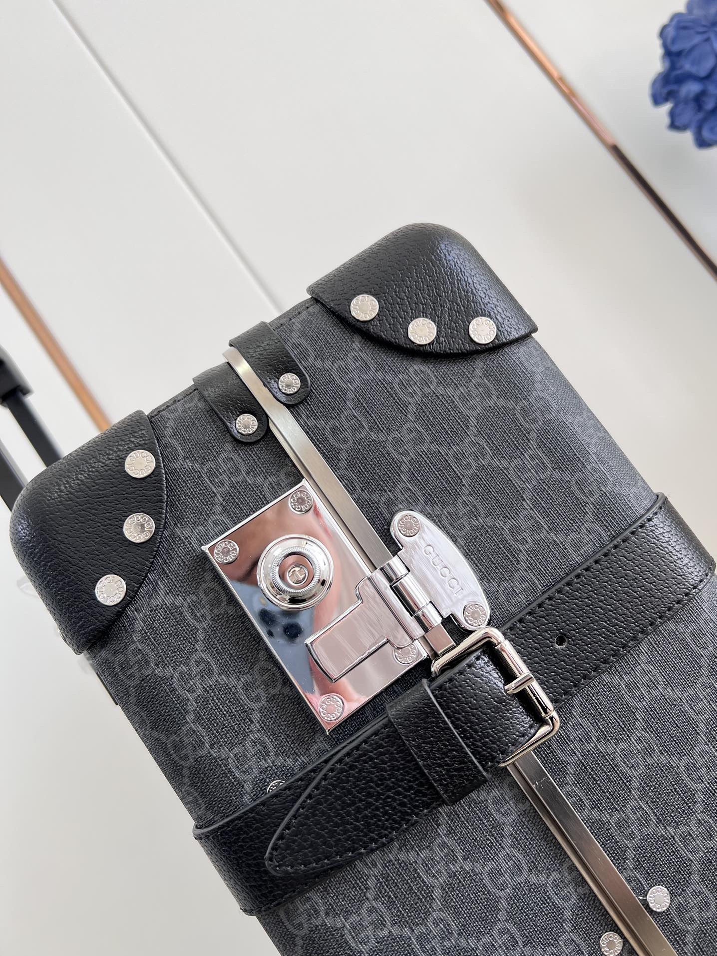 Gvc*1 suitcase/trolley case F902 retro size 20 inches