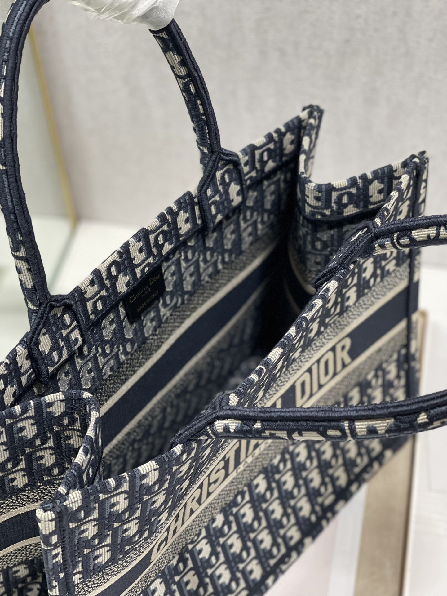 Medium D10r Book Tote