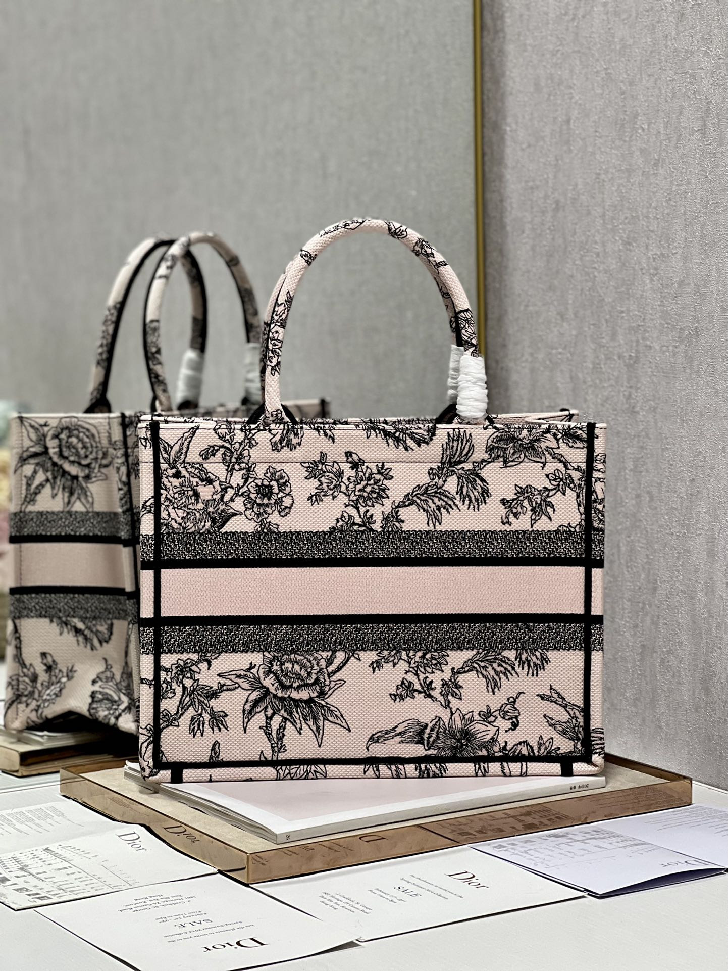 Medium D10r Book Tote