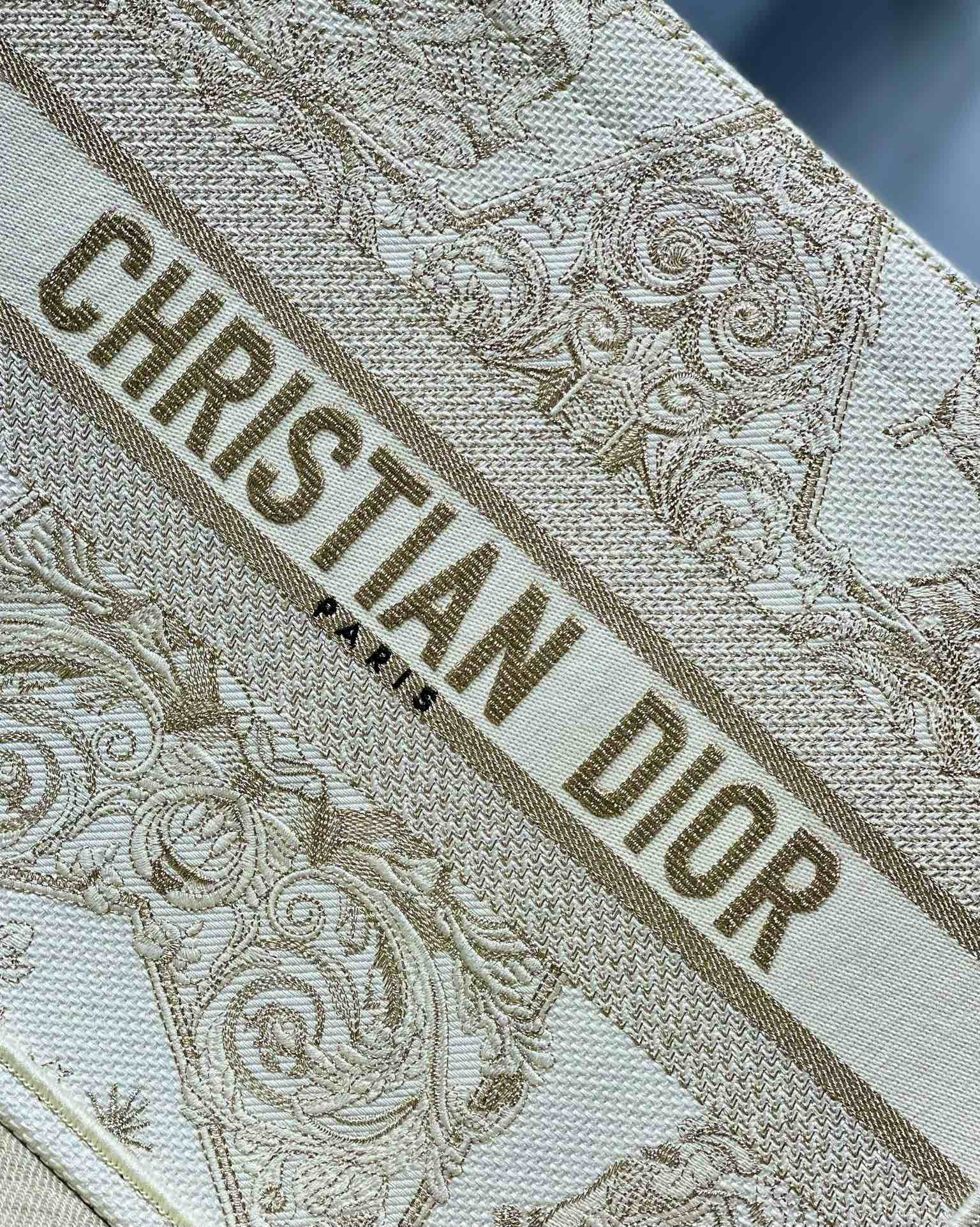 Medium D10r Book Tote