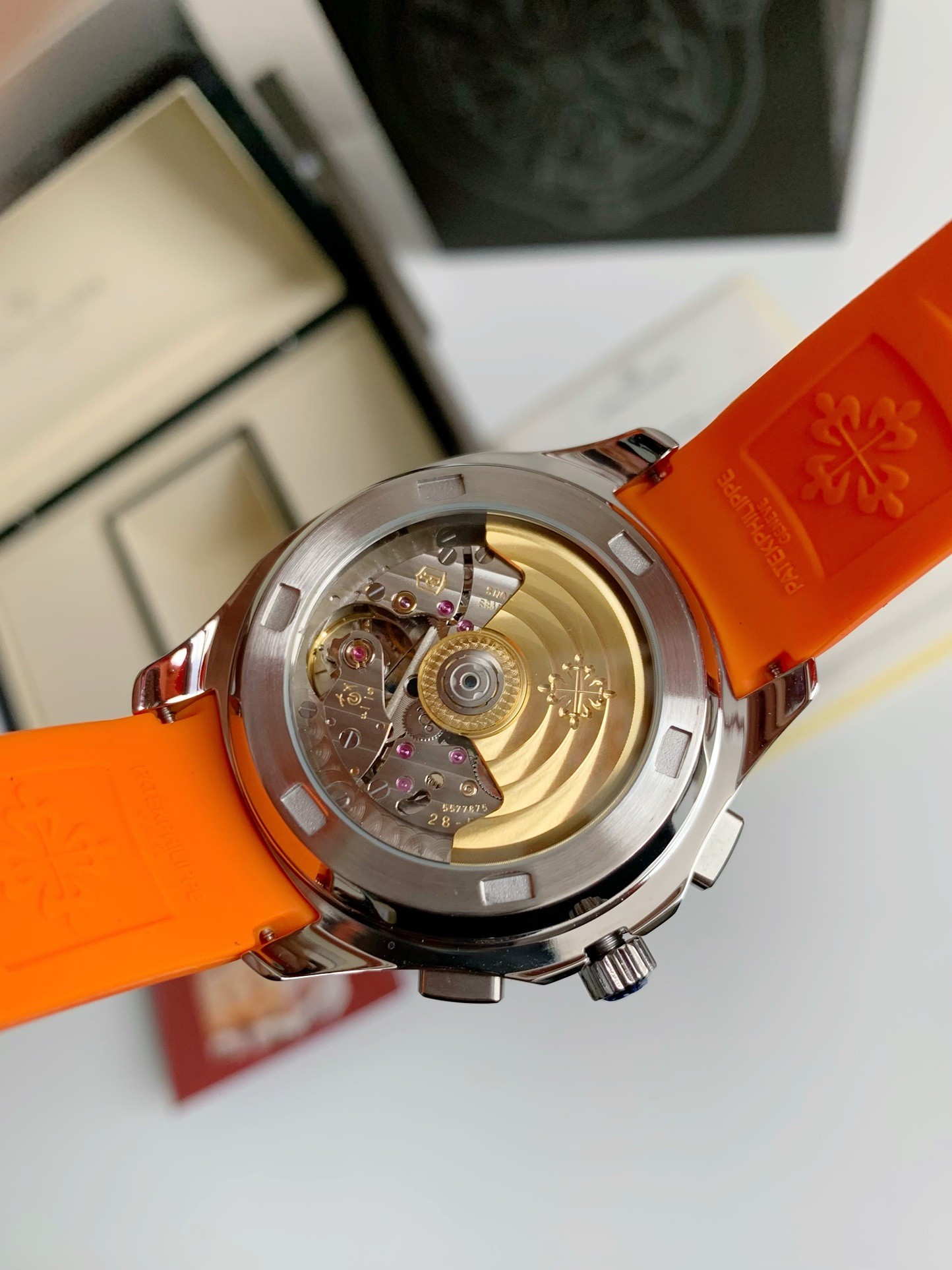 Pat*k Phi1i*pe AQUANAUT Series 120-meter waterproof wristwatc h, 42.2mm