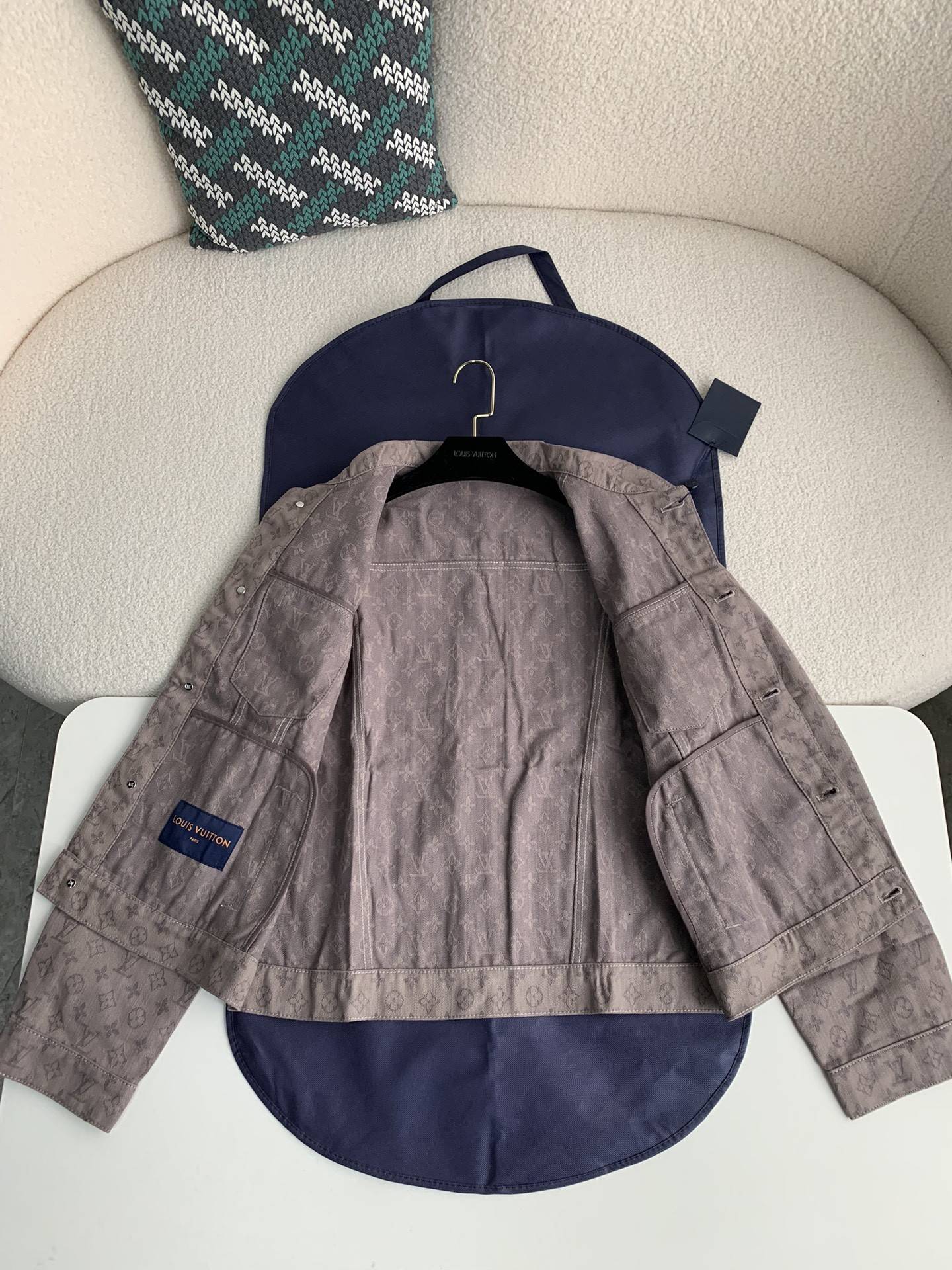 L0vis Vvtt0n  Jackets