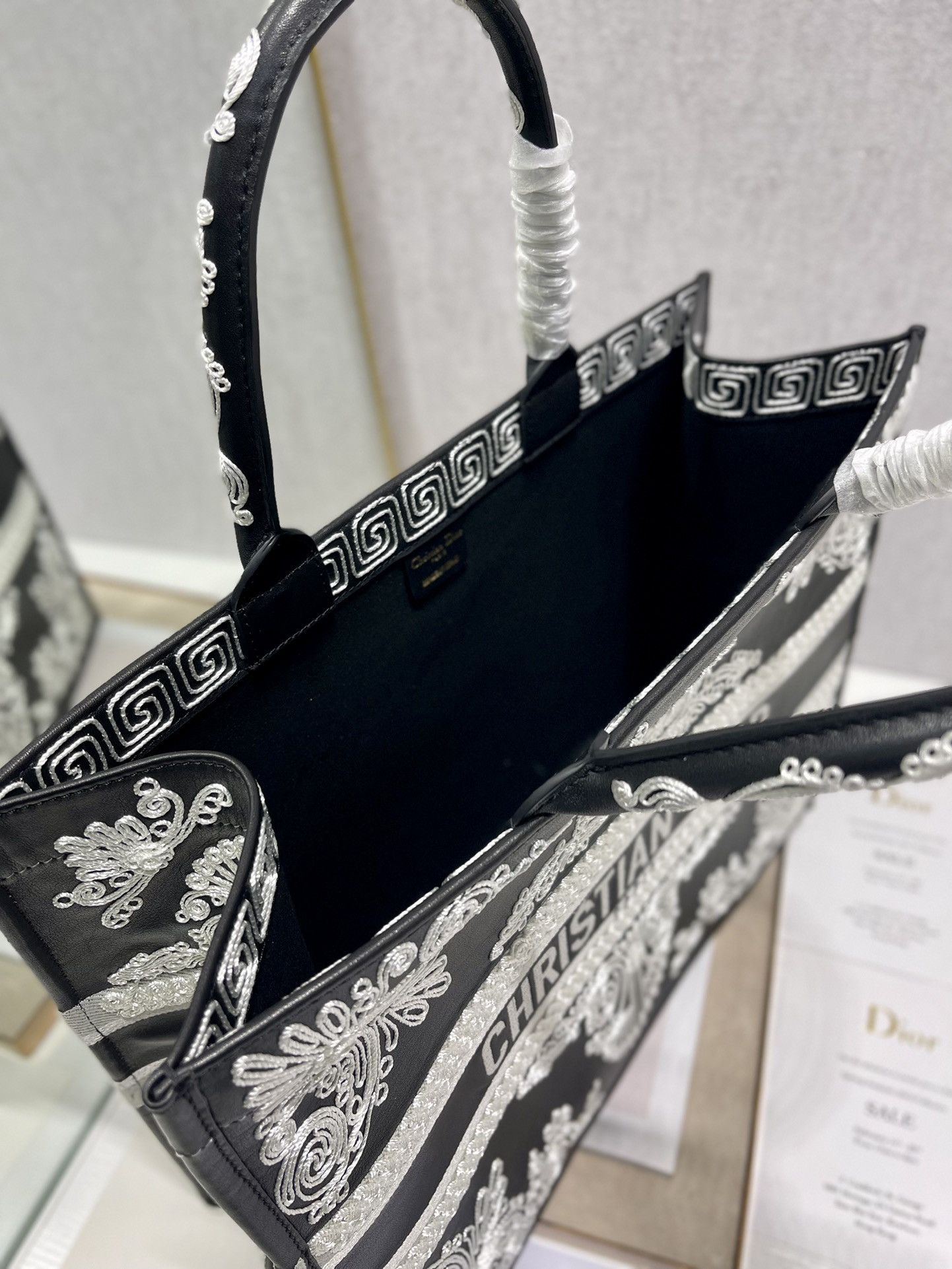 Large D10r Book Tote