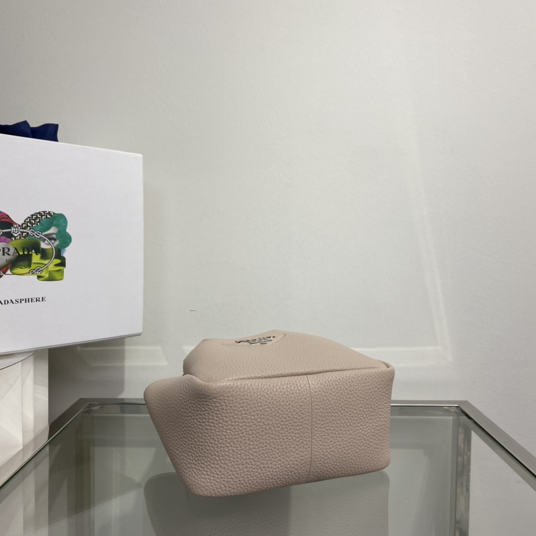 Pra*a Crochet Tote Bag