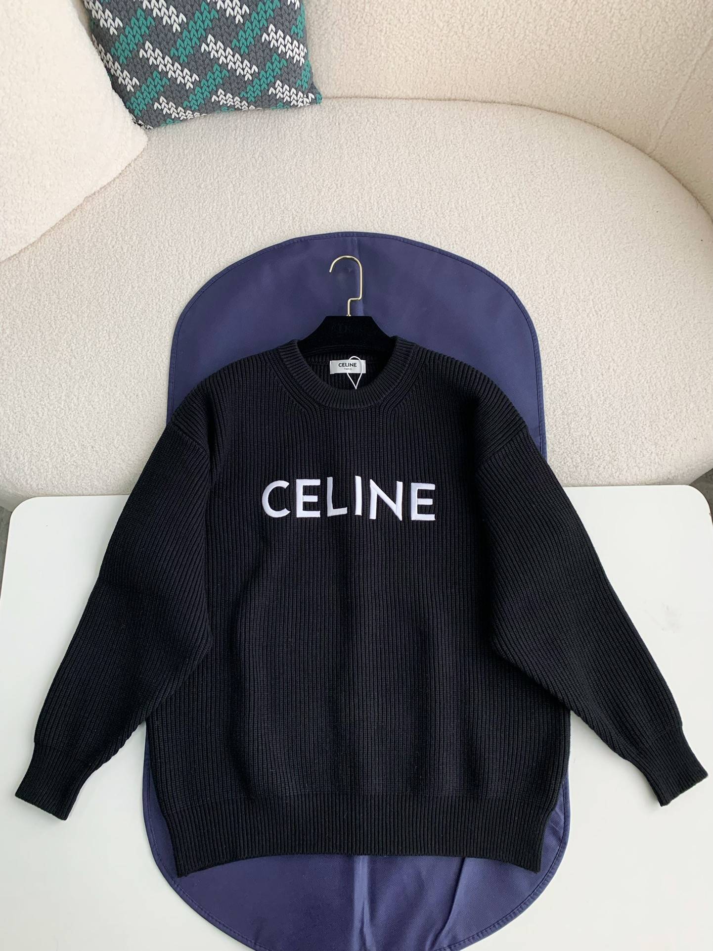 Ce1i*e sweater knitted material