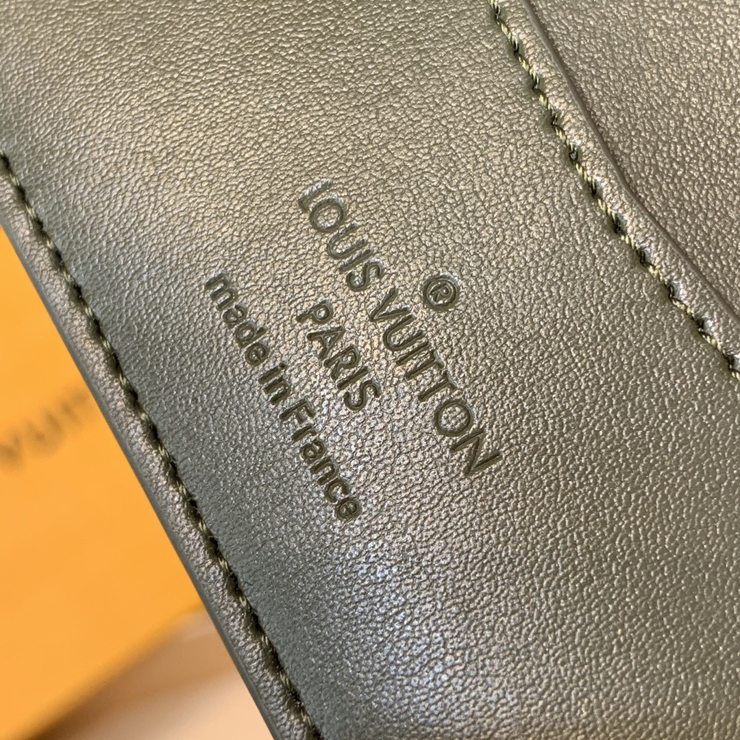 L0vis Vvtt0n Slender Bag