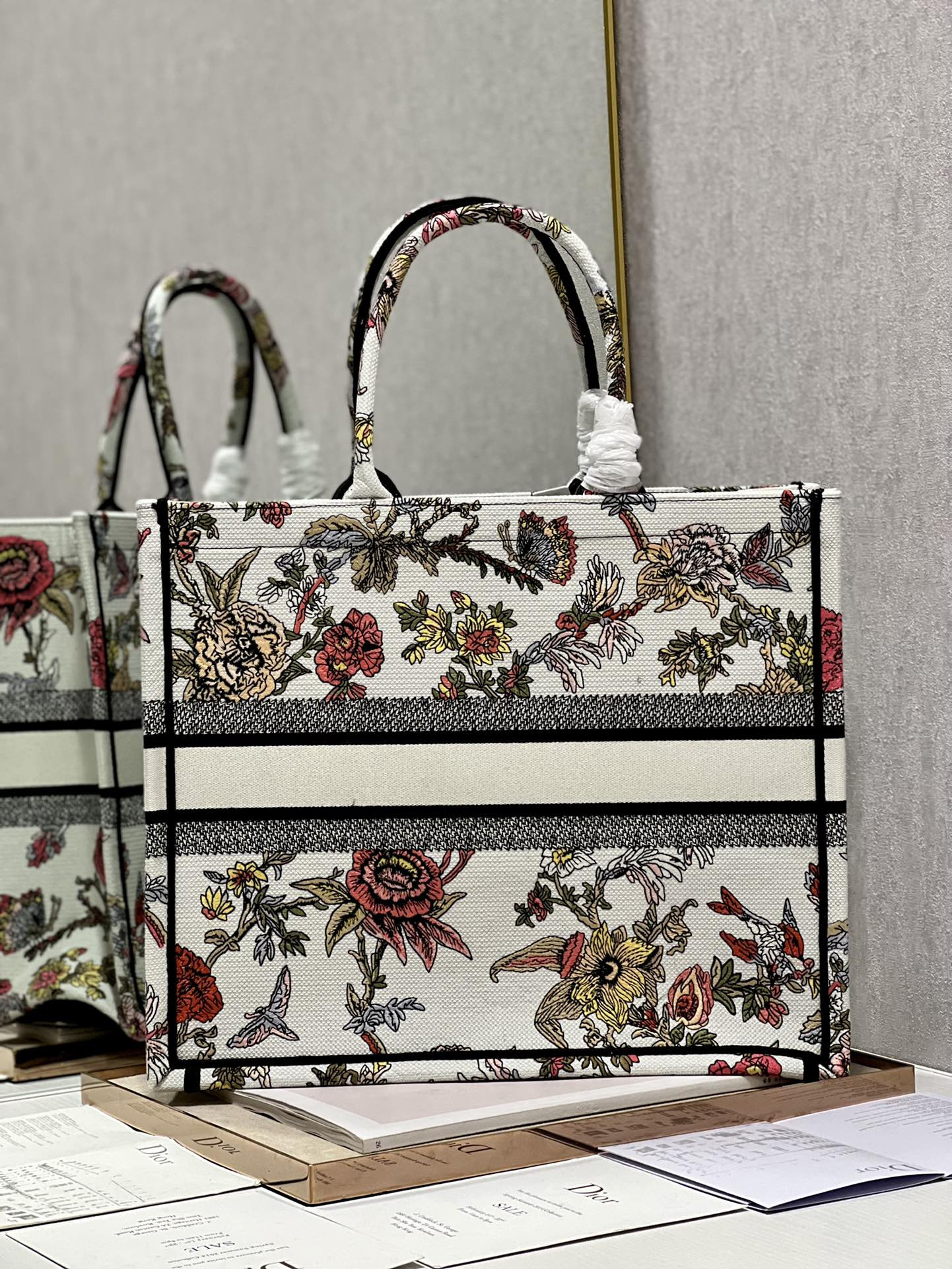 Large D10r Book Tote