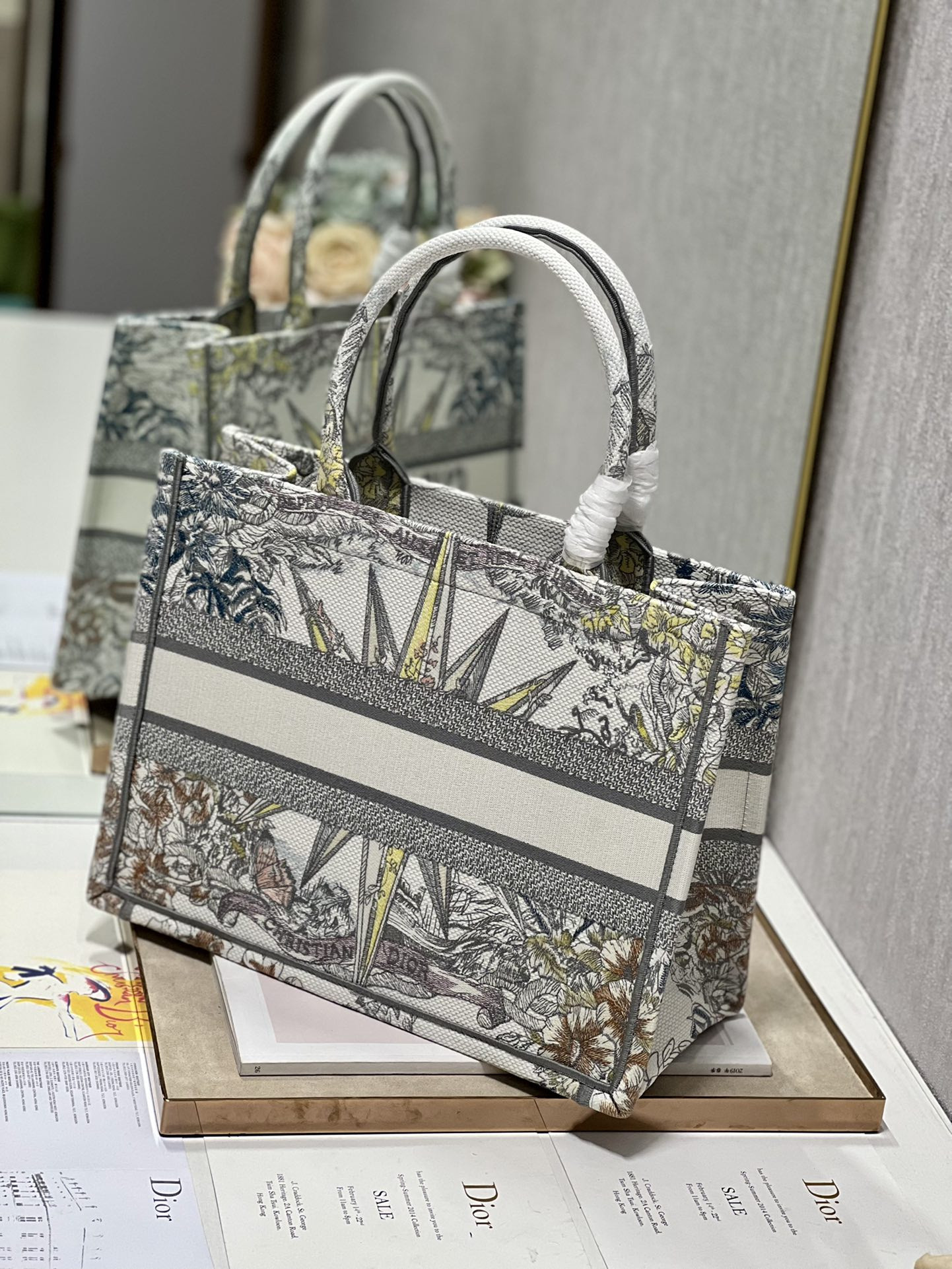 Medium D10r Book Tote