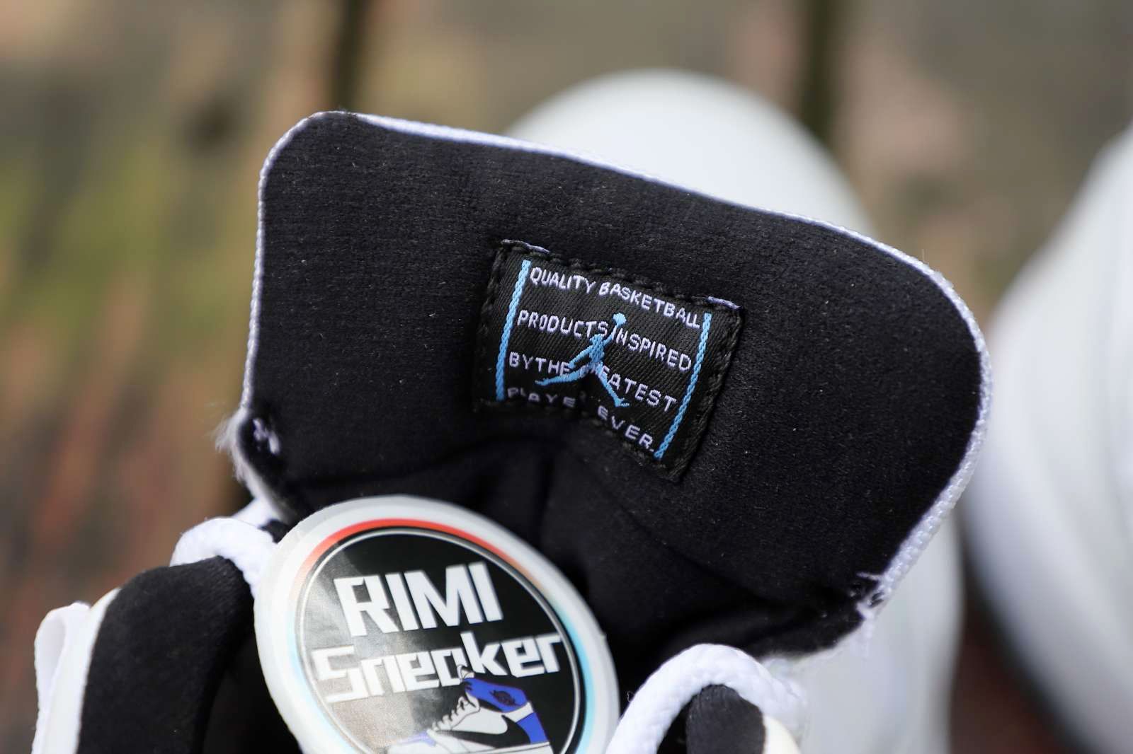 AIR JORDAN 11 RETRO LOW LEGEND BLUE  AV2187-117