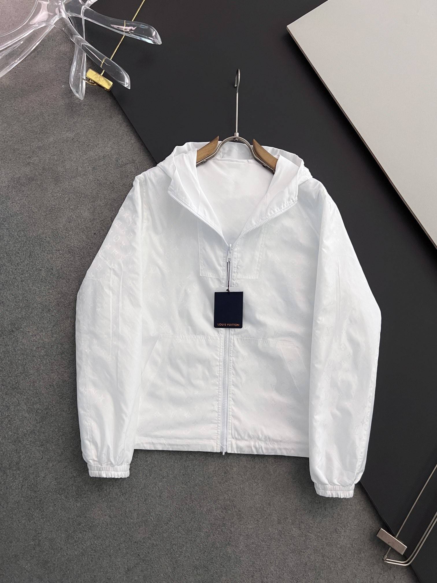 L0vis Vvtt0n 24 new double-sided printed Presbyterian jacket