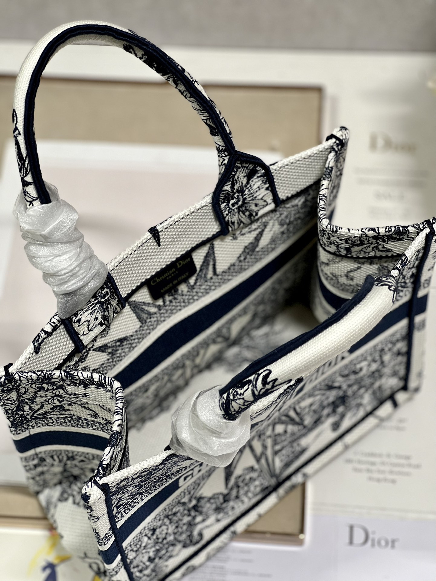 Medium D10r Book Tote