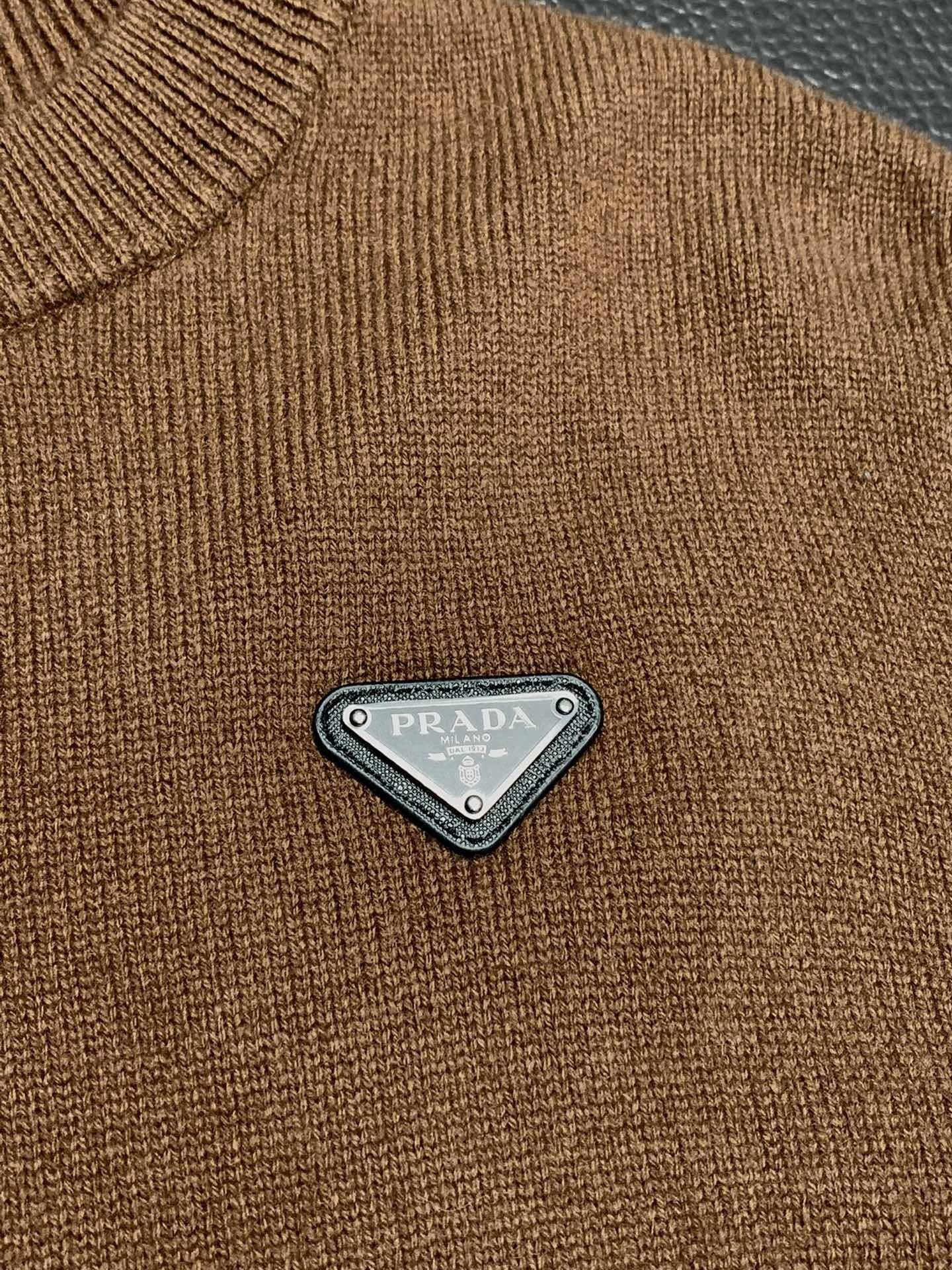 Pra*a Knitted sweaters