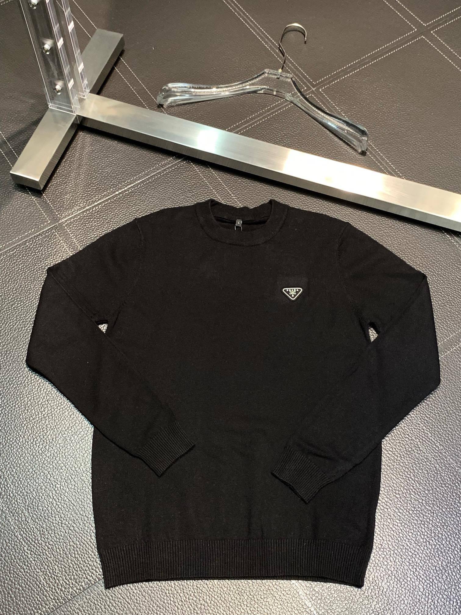 Pra*a casual sweater